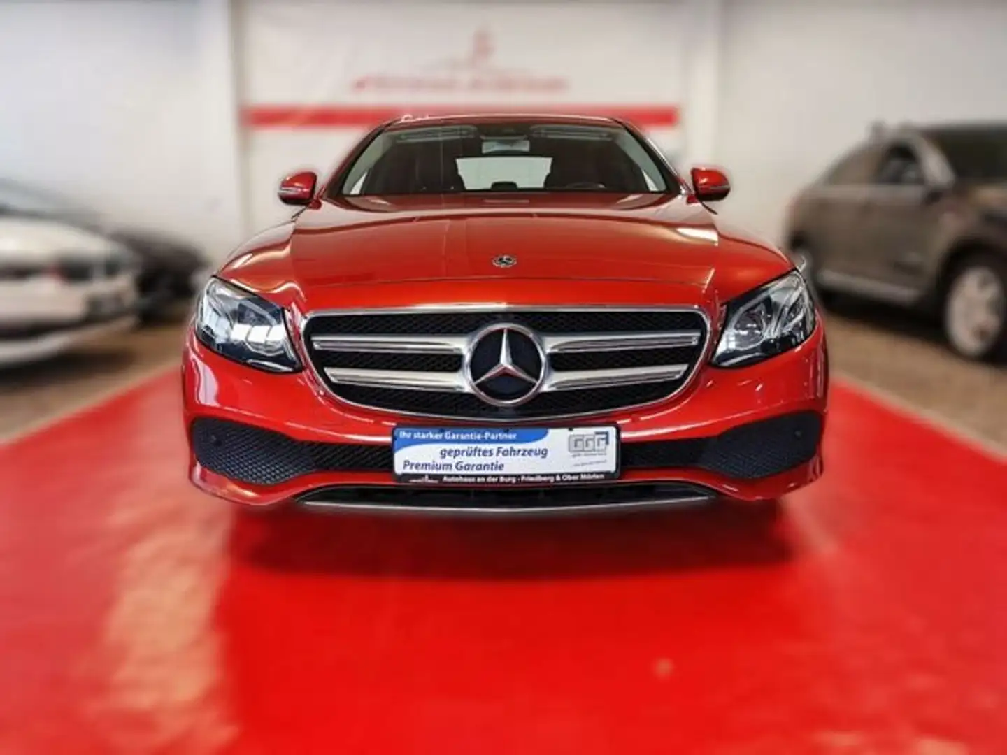 Mercedes-Benz E 220 d 4Matic Avantgarde *1.Hd.+SHgpf+Kam.+DAB+Navi+LED Červená - 2
