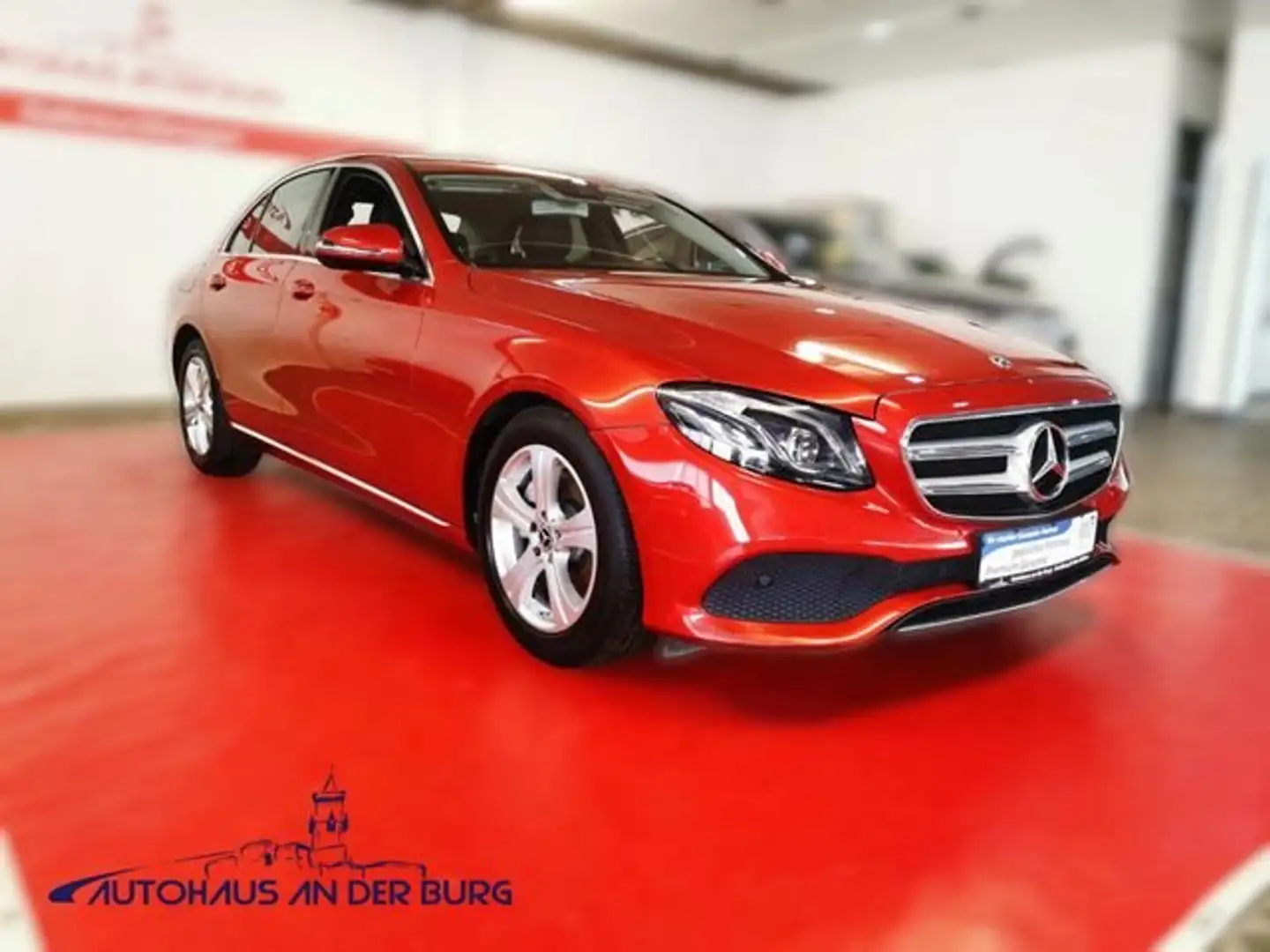 Mercedes-Benz E 220 d 4Matic Avantgarde *1.Hd.+SHgpf+Kam.+DAB+Navi+LED Červená - 1