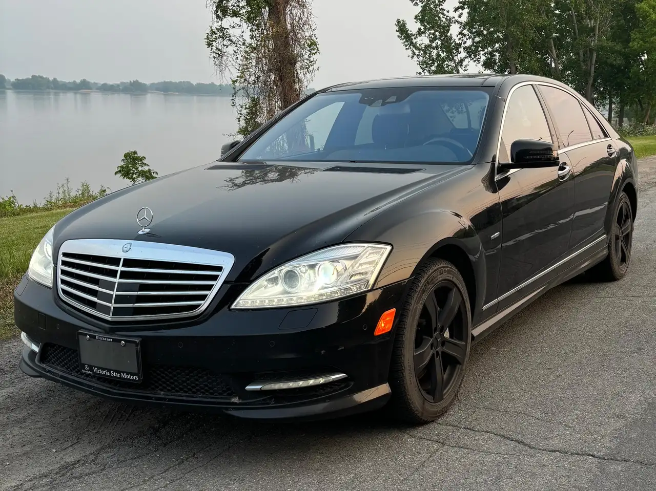Mercedes-Benz S-Class снимка Mercedes-Benz S-Class