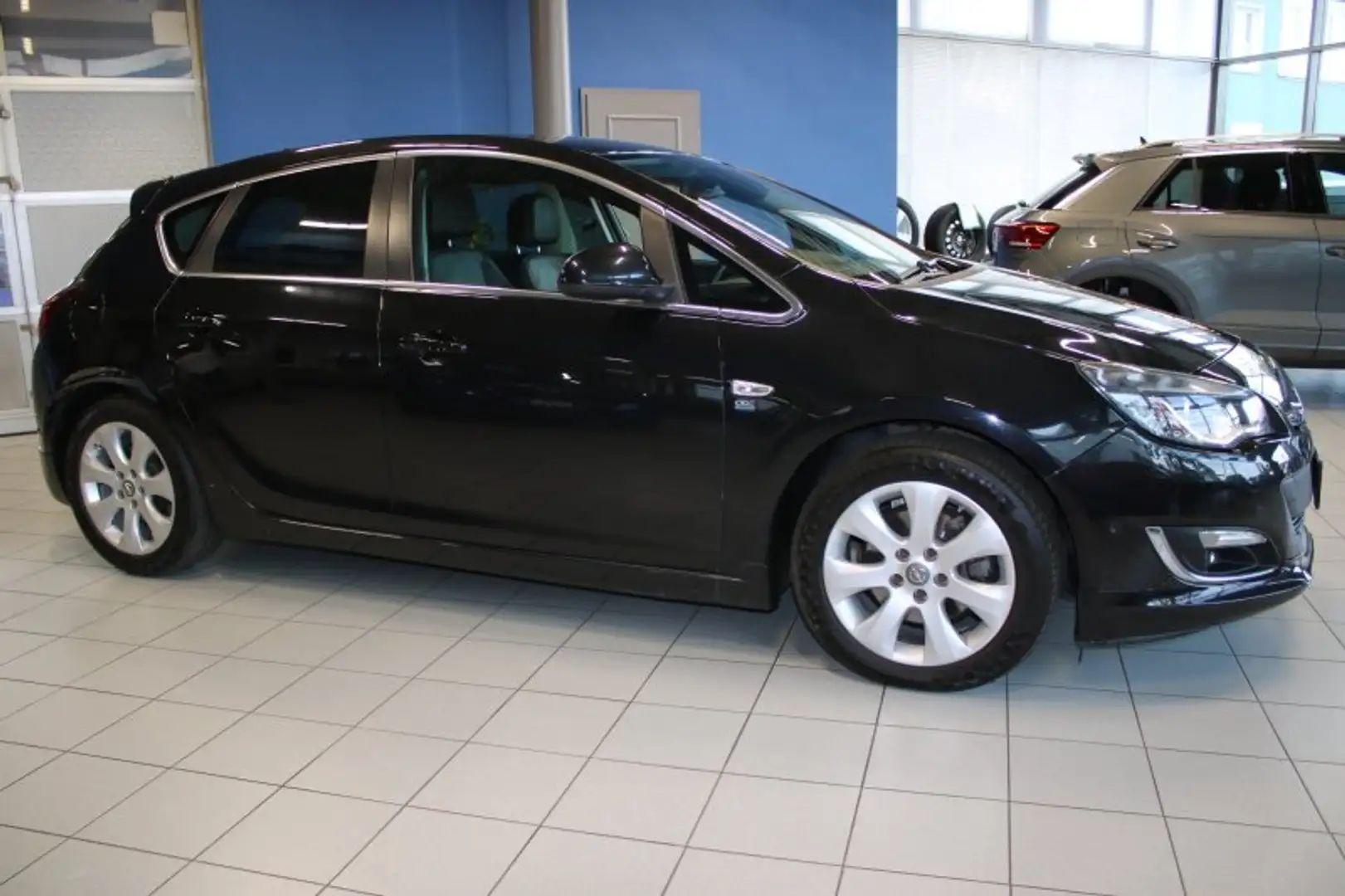 Opel Astra J 1.7 CDTI OPC-Line  Bi-Xenon/Navi/Schiebedach Černá - 1