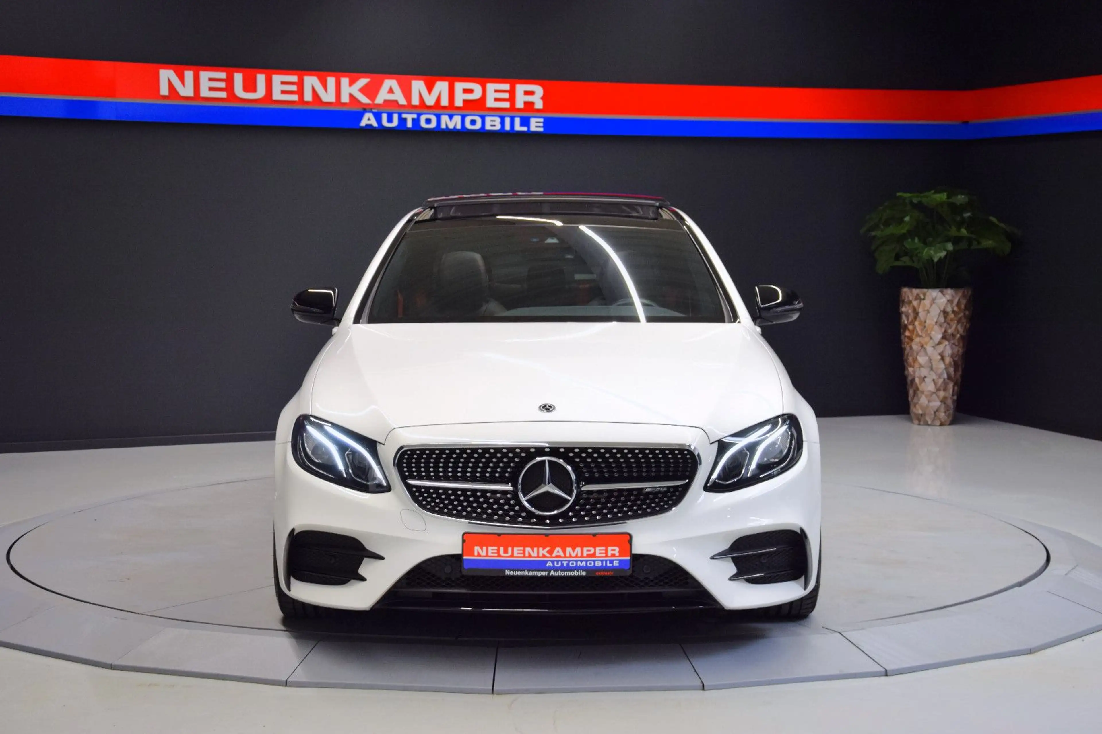 Mercedes-Benz E 43 AMG E43 AMG 4Matic Limousine Pano Burmeser Night 20" — photo 8