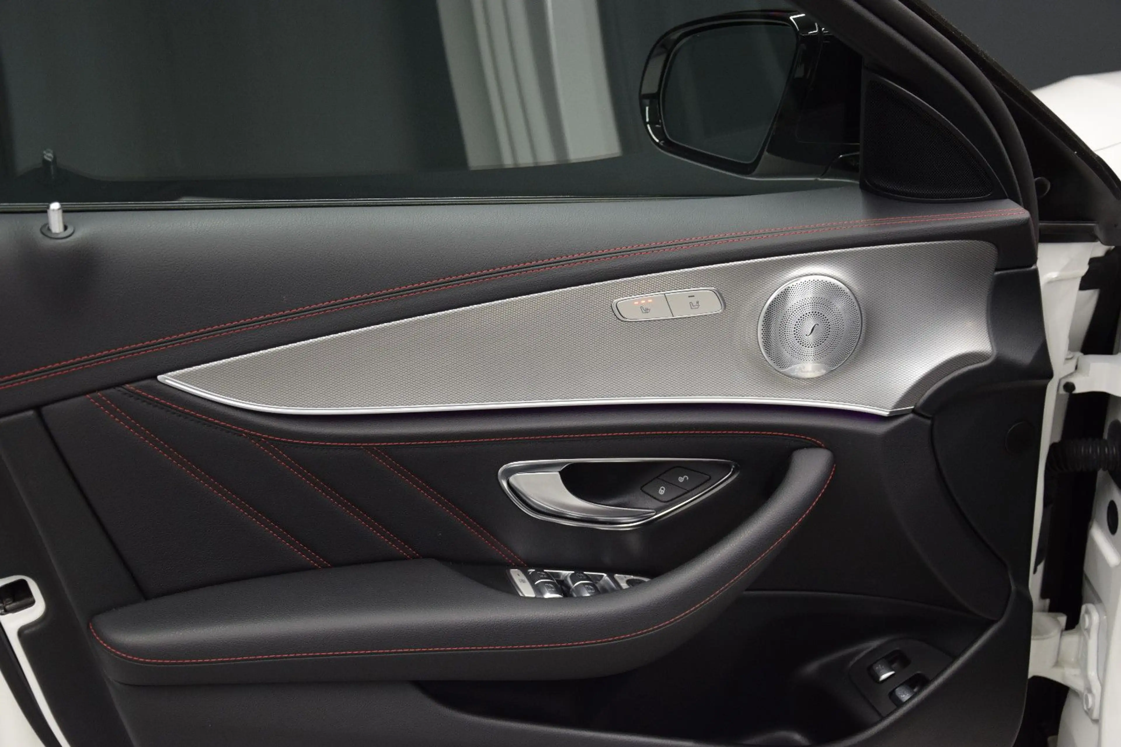 Mercedes-Benz E 43 AMG E43 AMG 4Matic Limousine Pano Burmeser Night 20" — photo 10