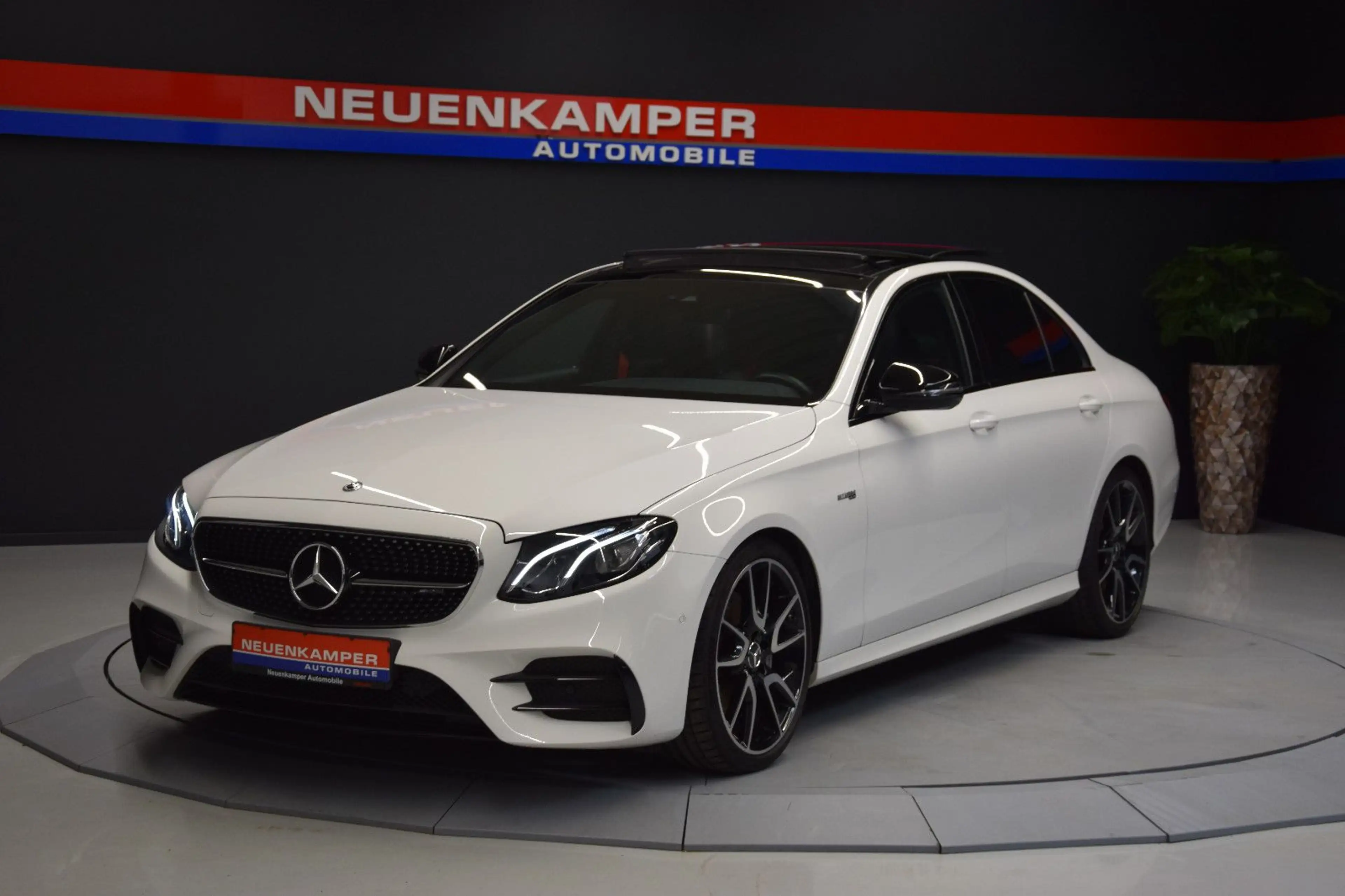 Mercedes-Benz E 43 AMG E43 AMG 4Matic Limousine Pano Burmeser Night 20" — photo 7