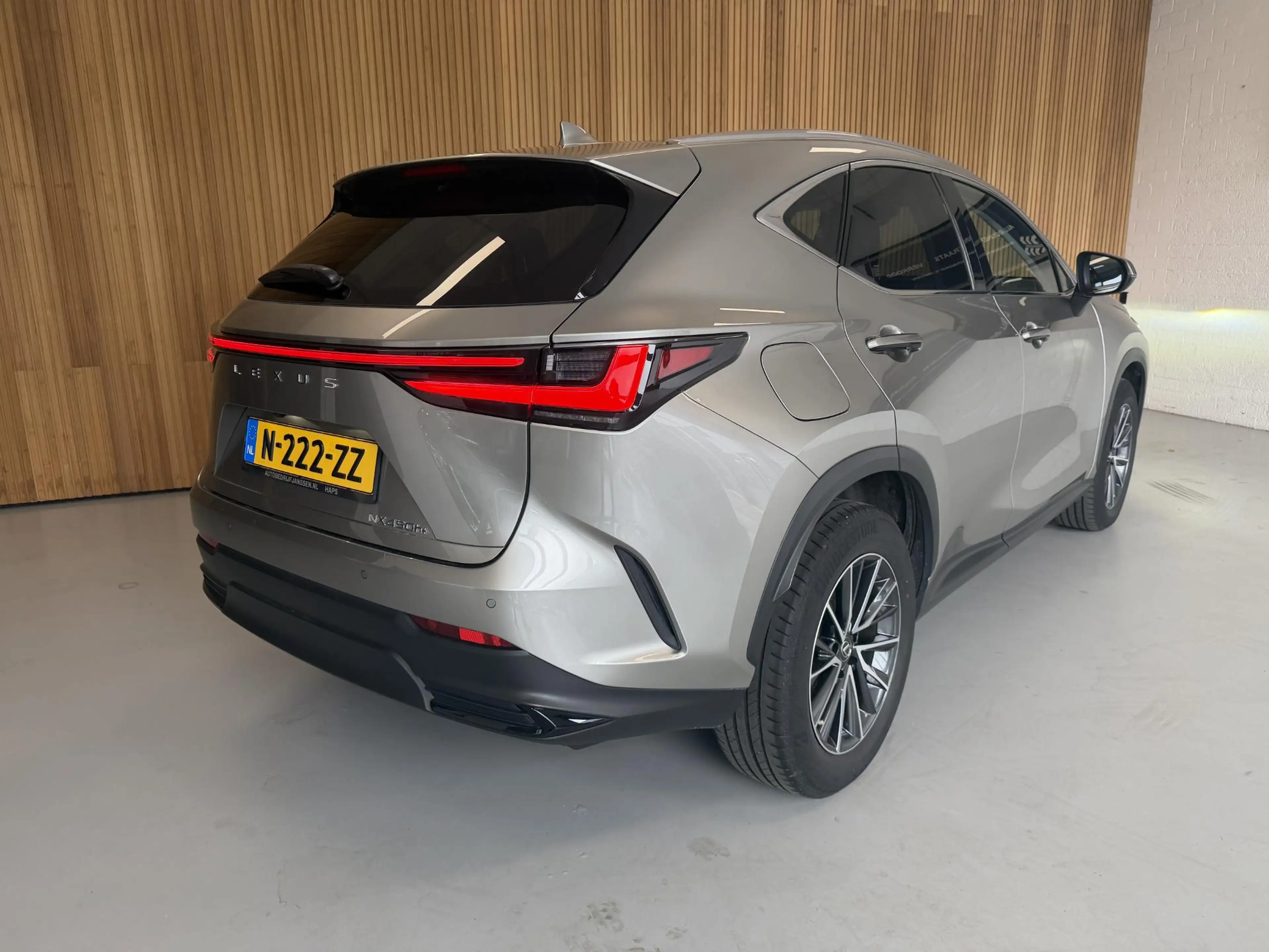 Lexus NX 450h+ AWD Launch Edition — photo 2
