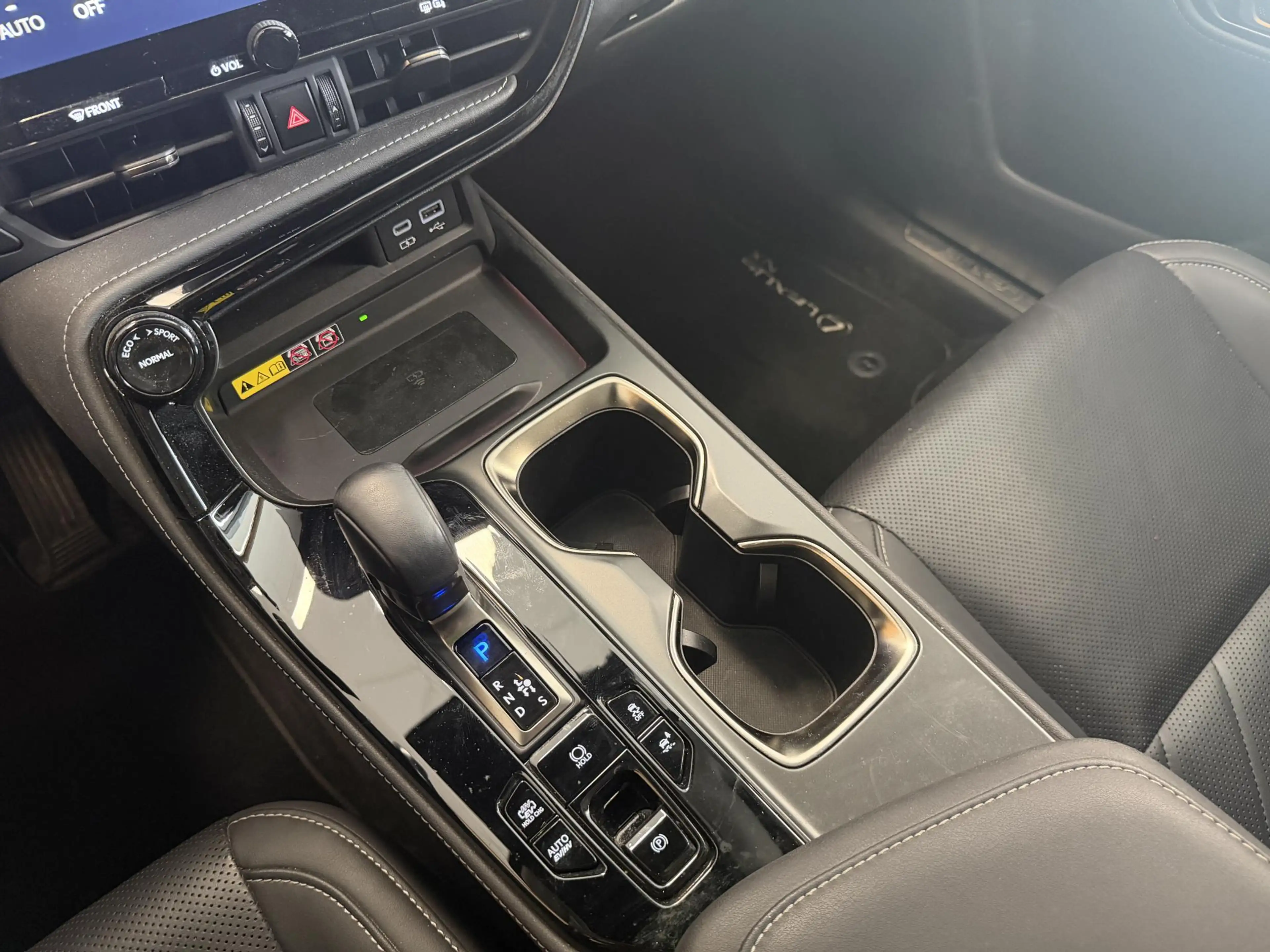 Lexus NX 450h+ AWD Launch Edition — photo 11