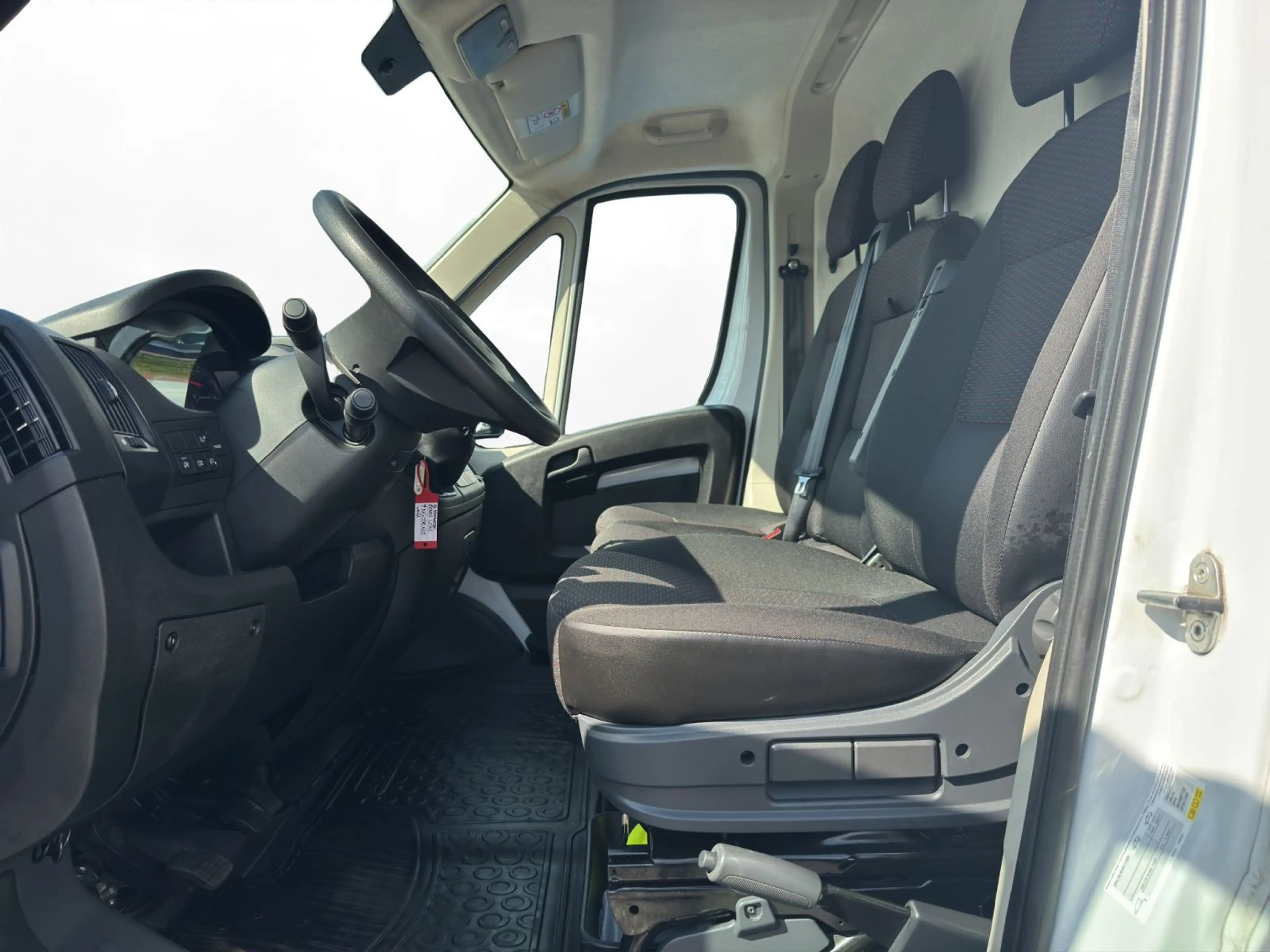 Peugeot Boxer 2.2 FAP L2H2 Premium Kamera PDC Klima Temp — photo 9