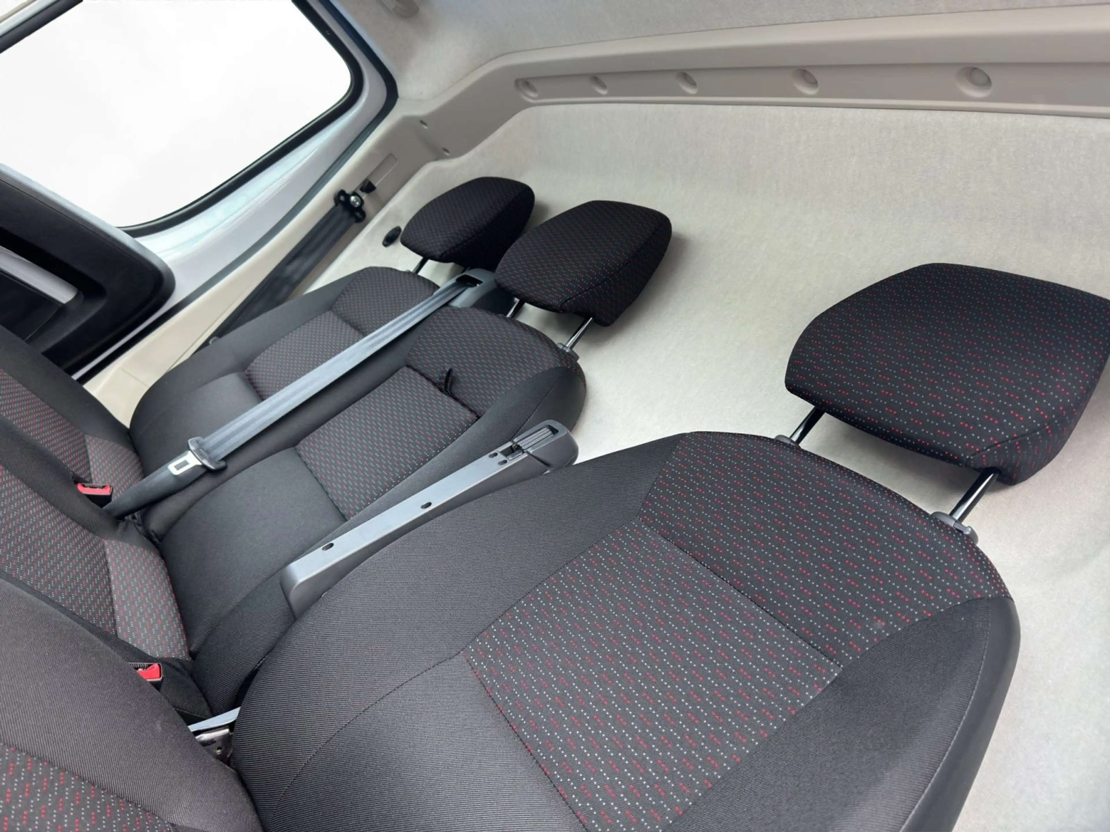 Peugeot Boxer 2.2 FAP L2H2 Premium Kamera PDC Klima Temp — photo 13