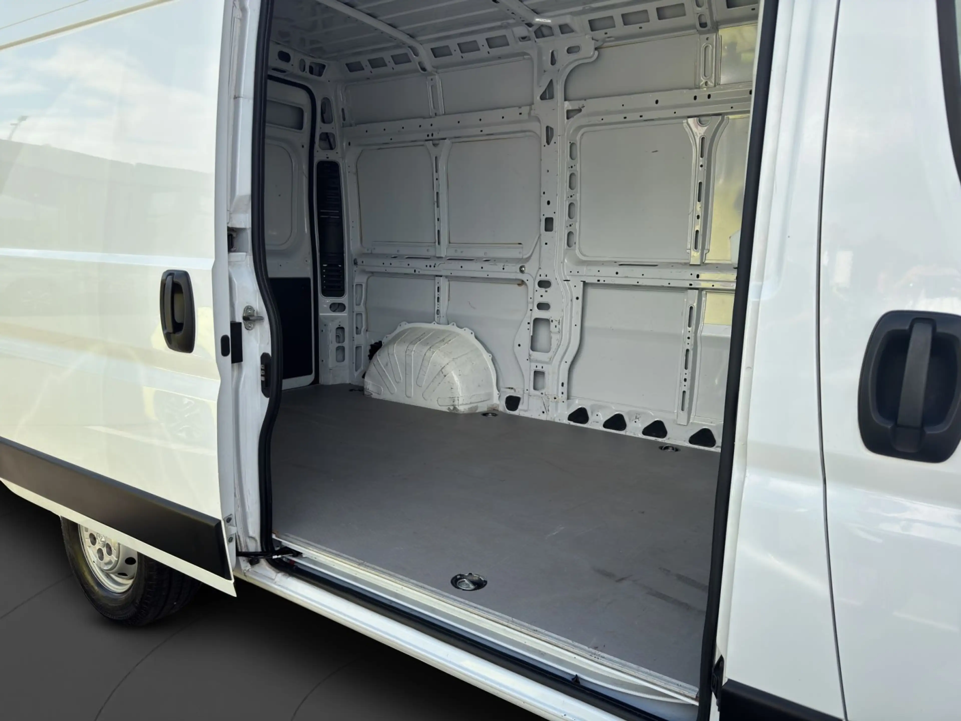 Peugeot Boxer 2.2 FAP L2H2 Premium Kamera PDC Klima Temp — photo 10