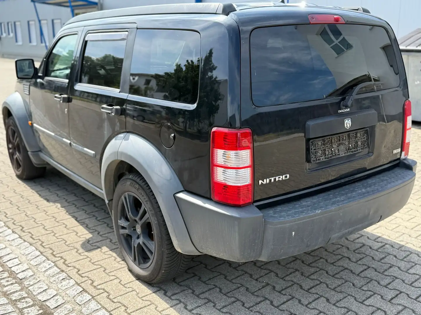 Dodge Nitro SE Negro - 2