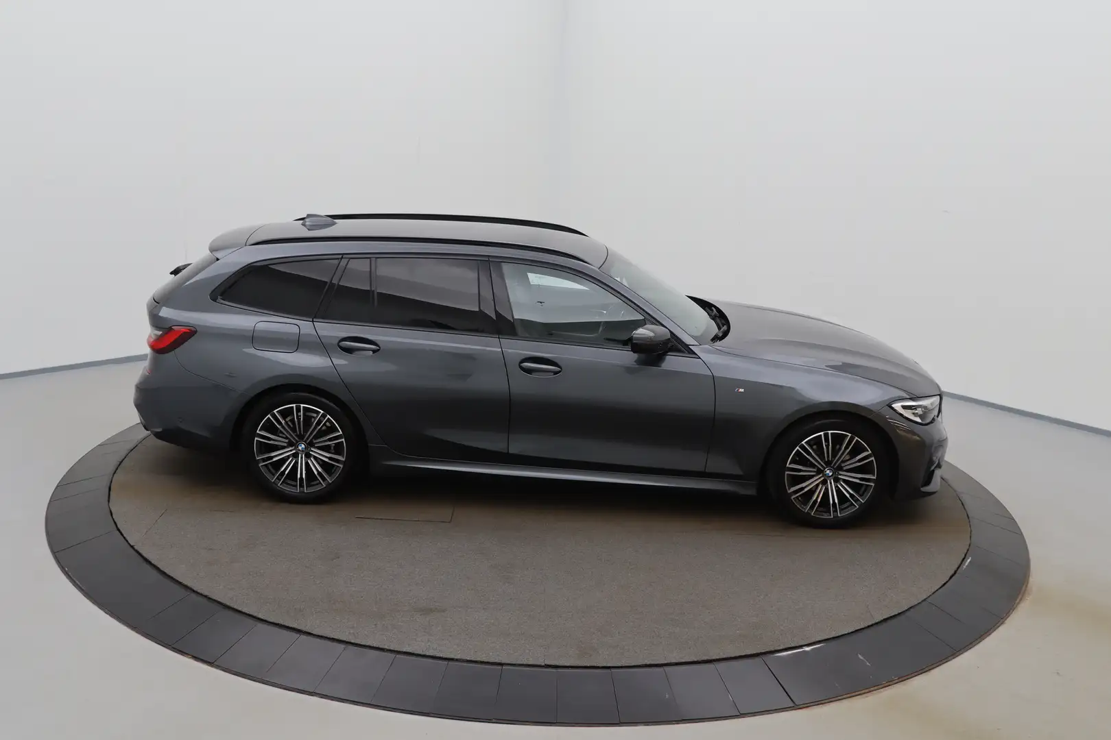 BMW 318 3 Touring 318iA OPF M-Sport Business+ LEDER/CUIR L Grijs - 2