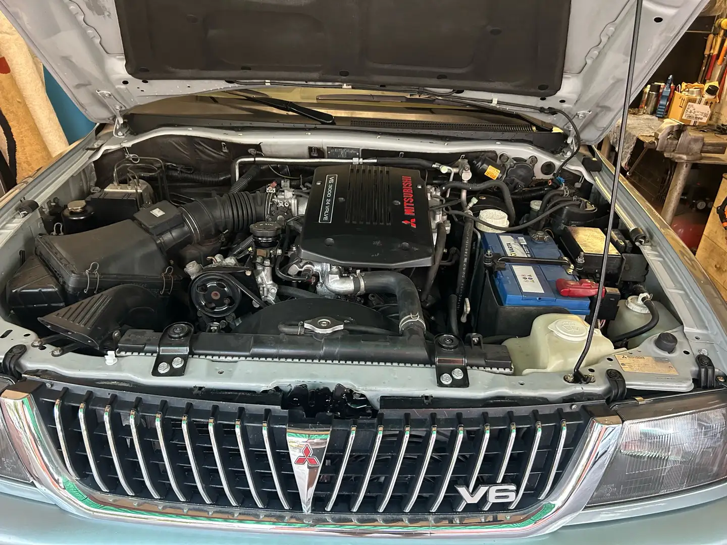 Mitsubishi Pajero Sport Wagon 3.0 V6 24v GLS Plateado - 2