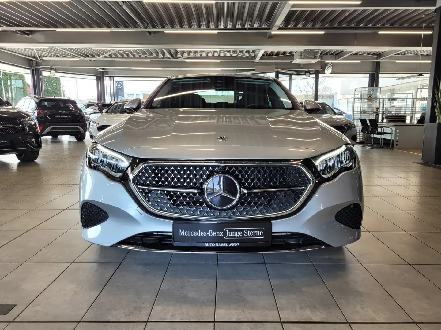 Mercedes-Benz E 220 E 220 d Avantgarde Neues Modell+Kamera+Premium+ Silber - 2