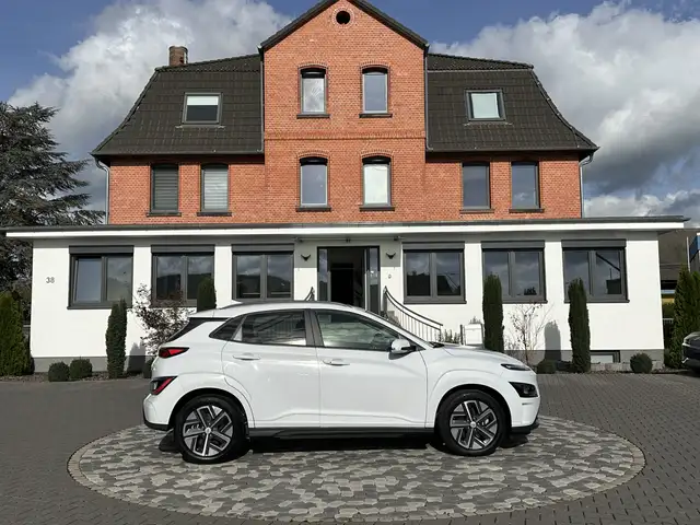Hyundai KONA Edition 30 NAVI CAM WÄMPU SOH 96,7%