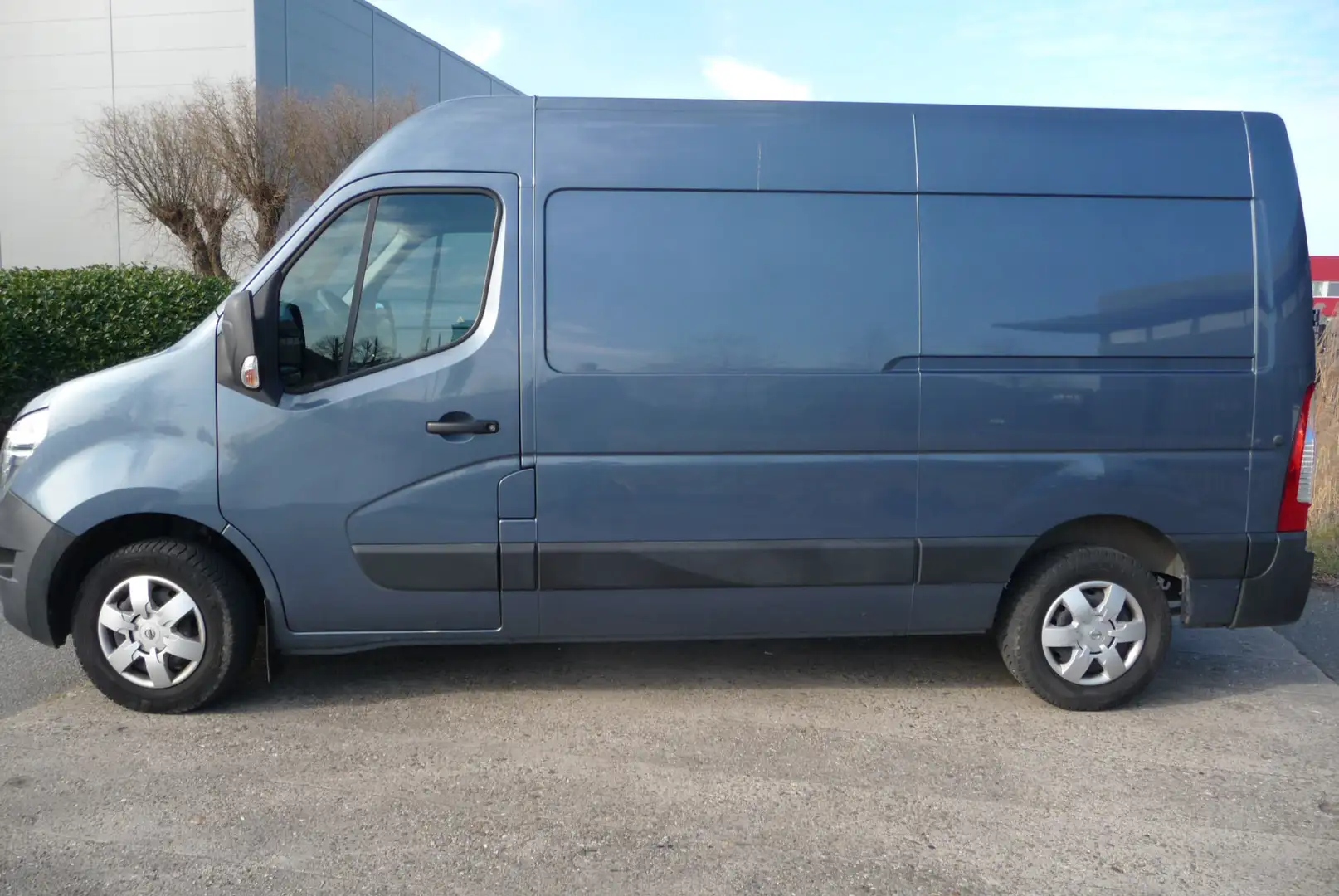 Renault Master T35 2.3 dCi 135 L2H2 - 2