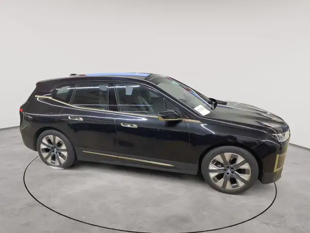BMW Ix view 3