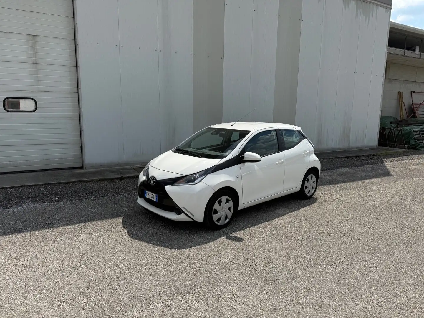 Toyota Aygo 5p 1.0 x-play Bílá - 1