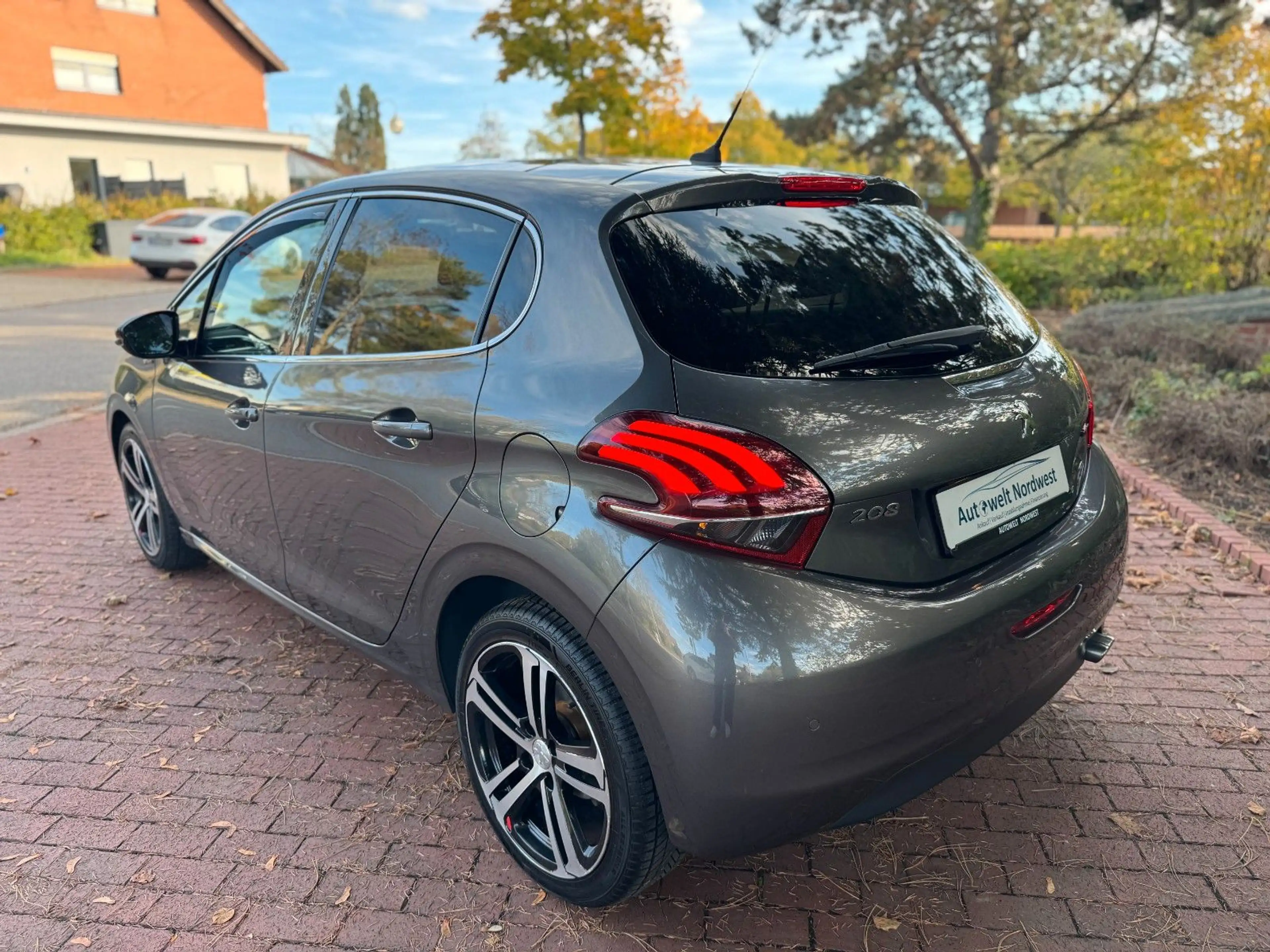 Peugeot 208 Allure|LED|Navi|Touch|Cam|Apple/Android! — photo 3