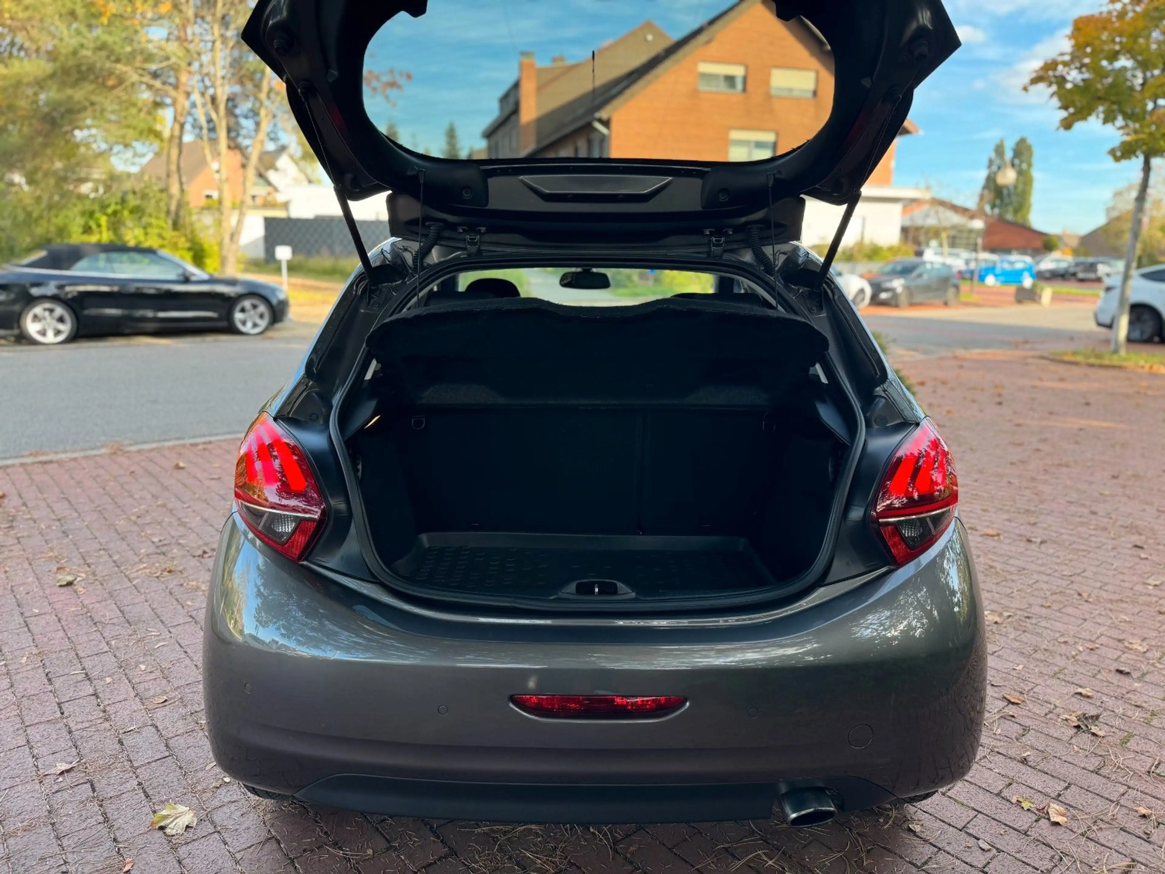 Peugeot 208 Allure|LED|Navi|Touch|Cam|Apple/Android! — photo 5