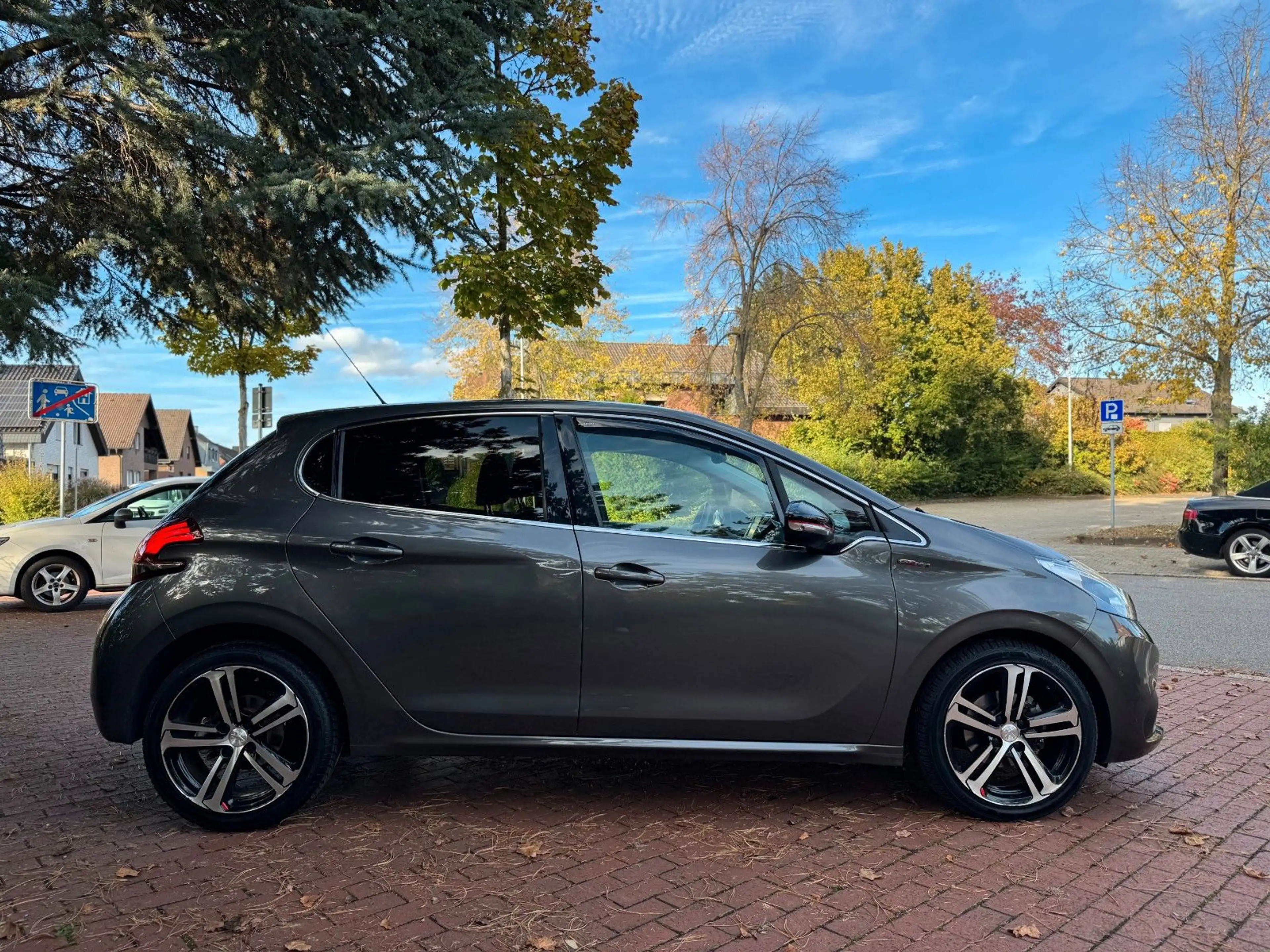 Peugeot 208 Allure|LED|Navi|Touch|Cam|Apple/Android! — photo 9