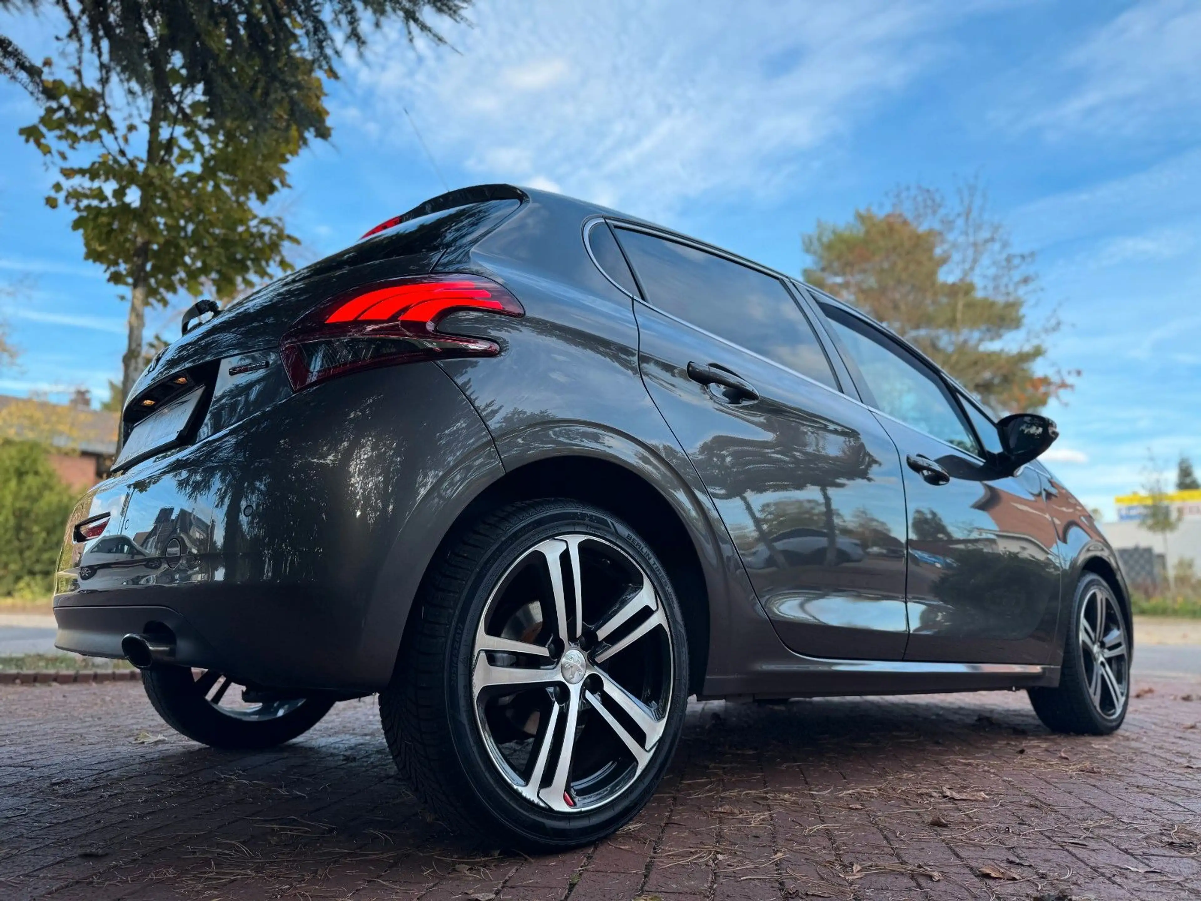 Peugeot 208 Allure|LED|Navi|Touch|Cam|Apple/Android! — photo 7