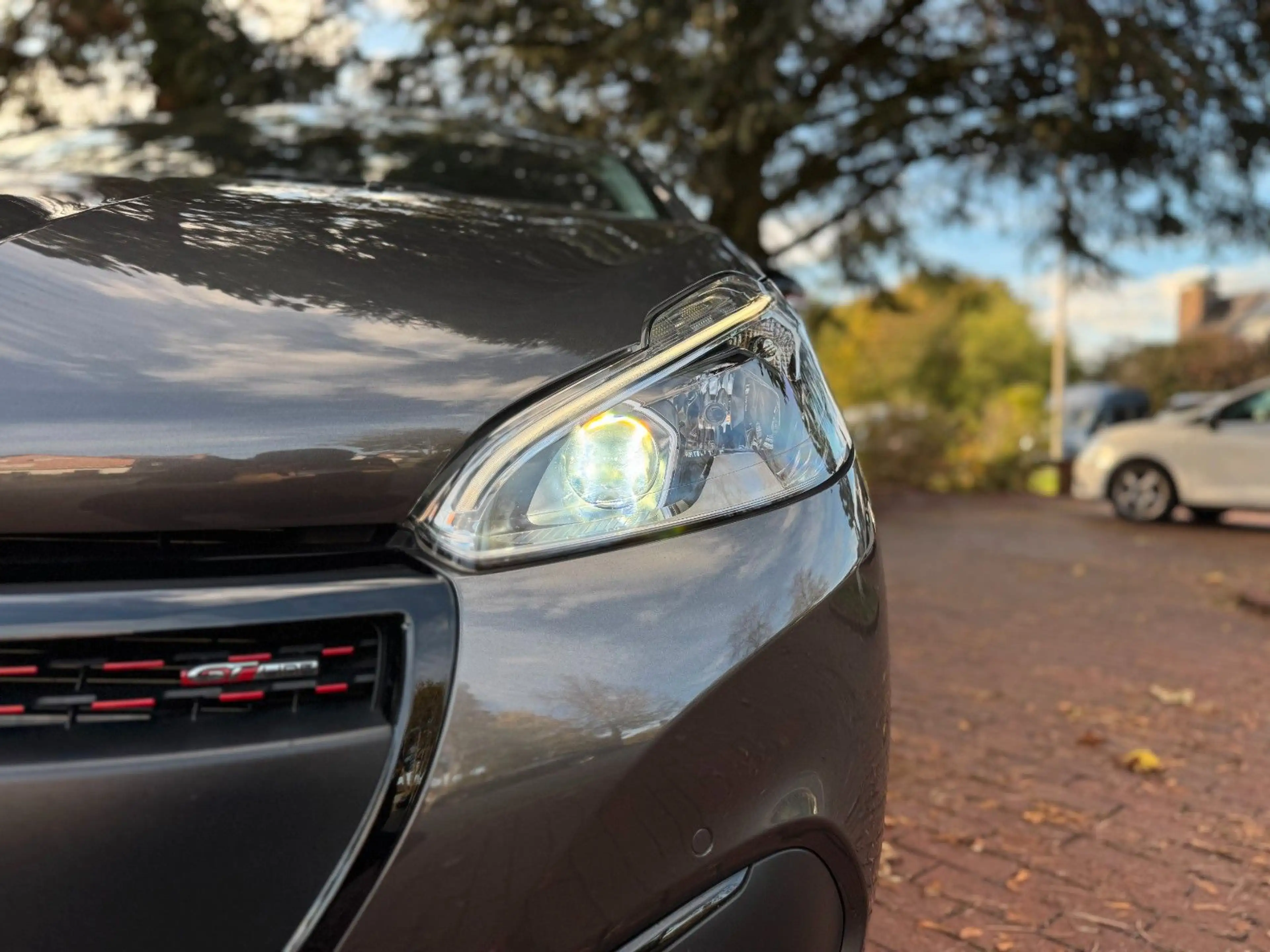 Peugeot 208 Allure|LED|Navi|Touch|Cam|Apple/Android! — photo 12