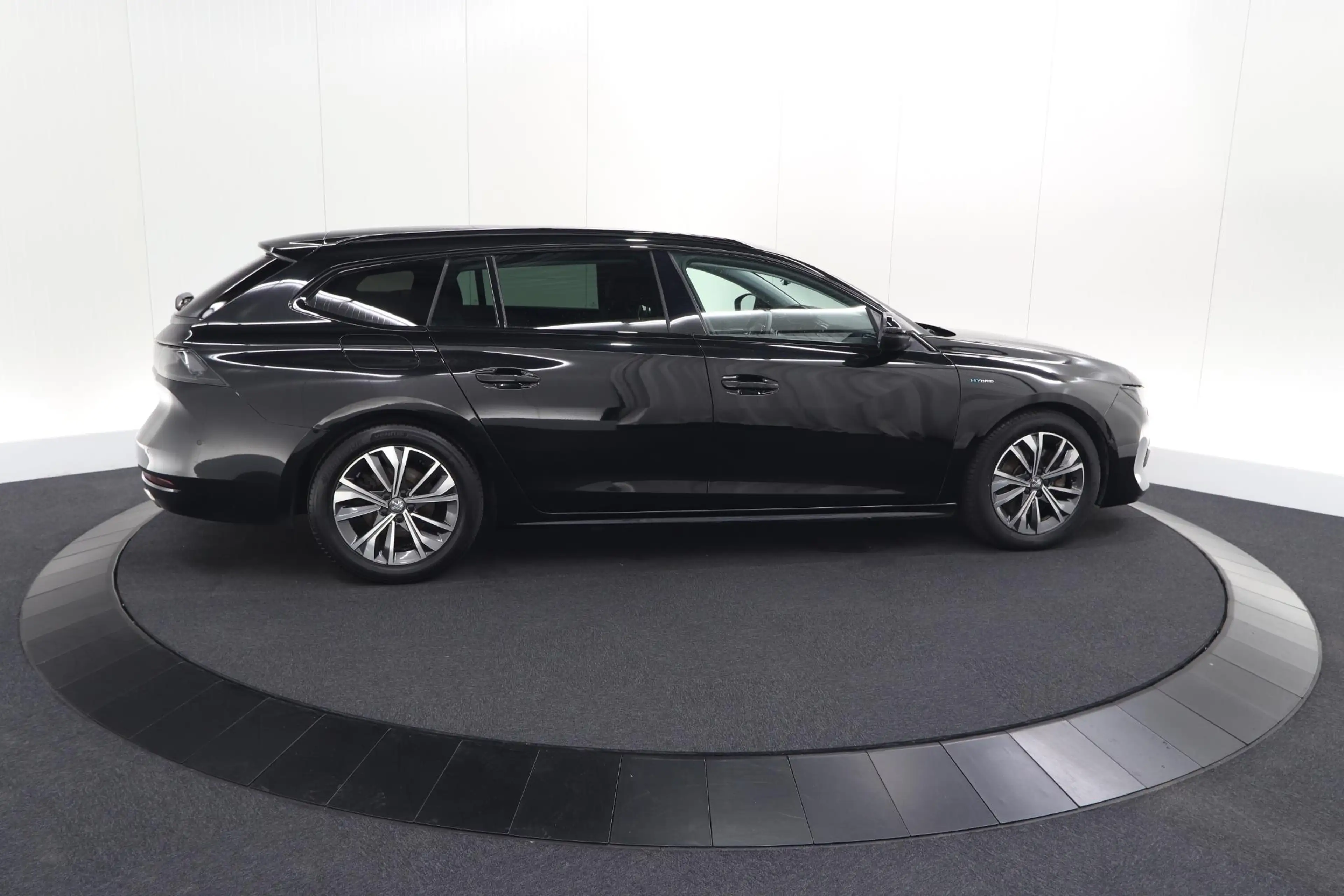 Peugeot 508 SW 1.6 HYbrid Allure — photo 9