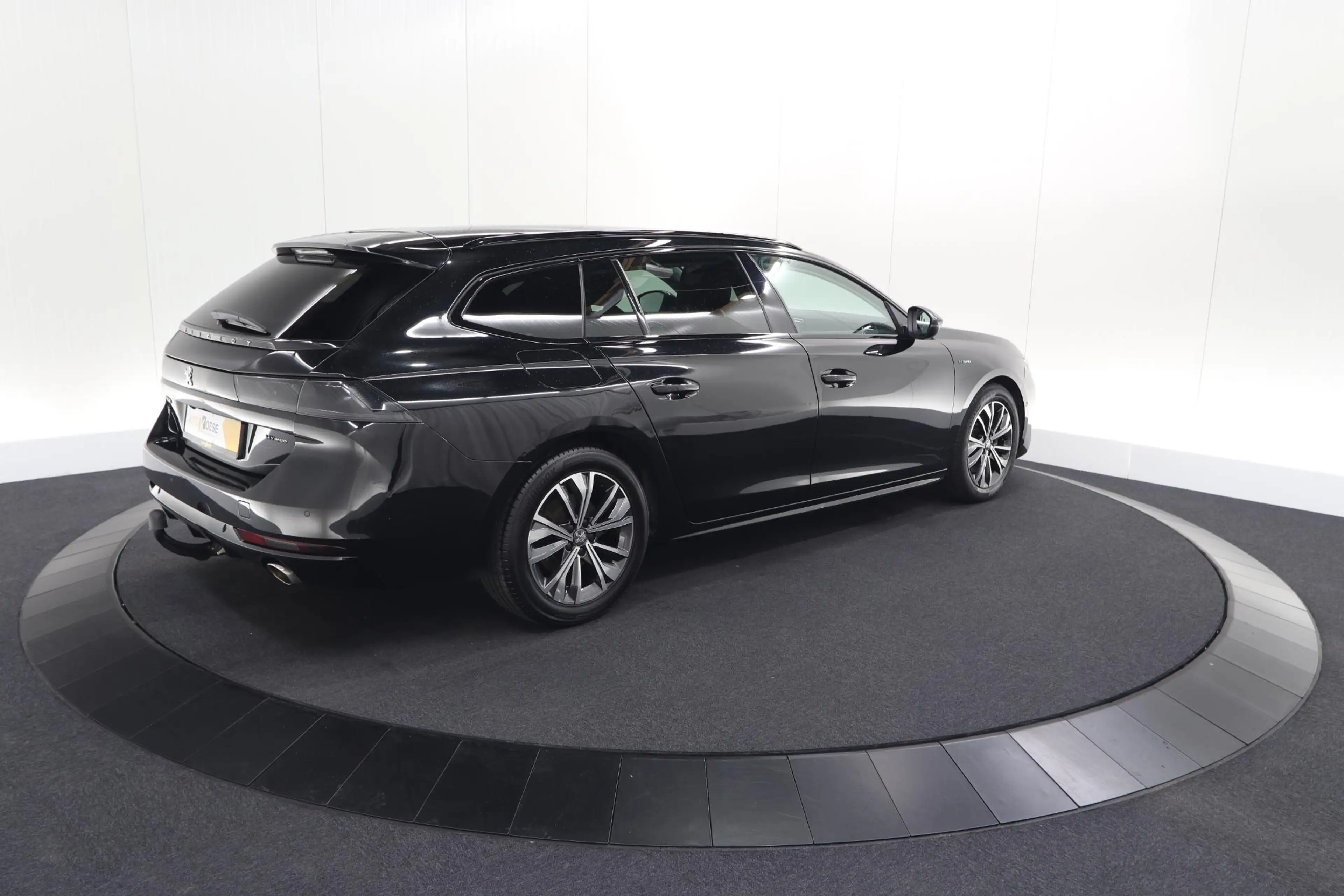 Peugeot 508 SW 1.6 HYbrid Allure — photo 15