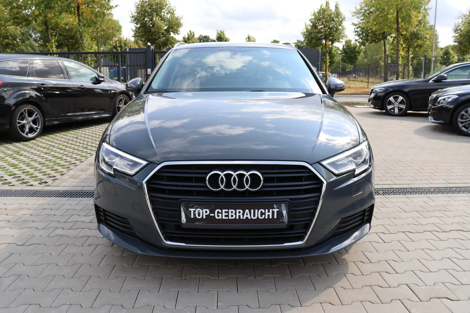 Audi A3 1.6 TDI *2-Hand*TÜV-Neu*LED*Navi*SHZ*PDC-vor&hi Gris - 2
