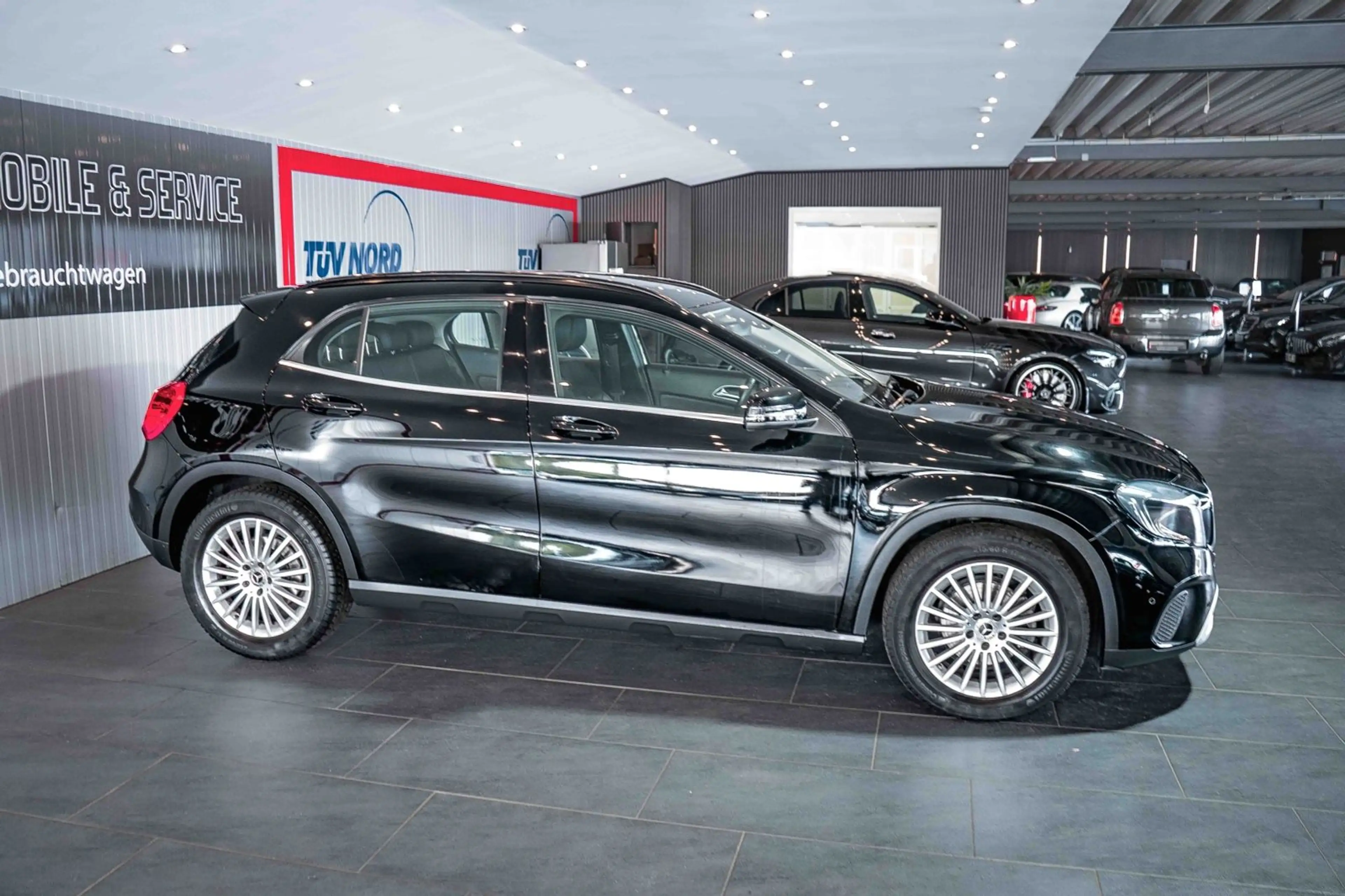 Mercedes-Benz GLA 180 Style Automatik Navi Tempomat Sitzhzg. — photo 2