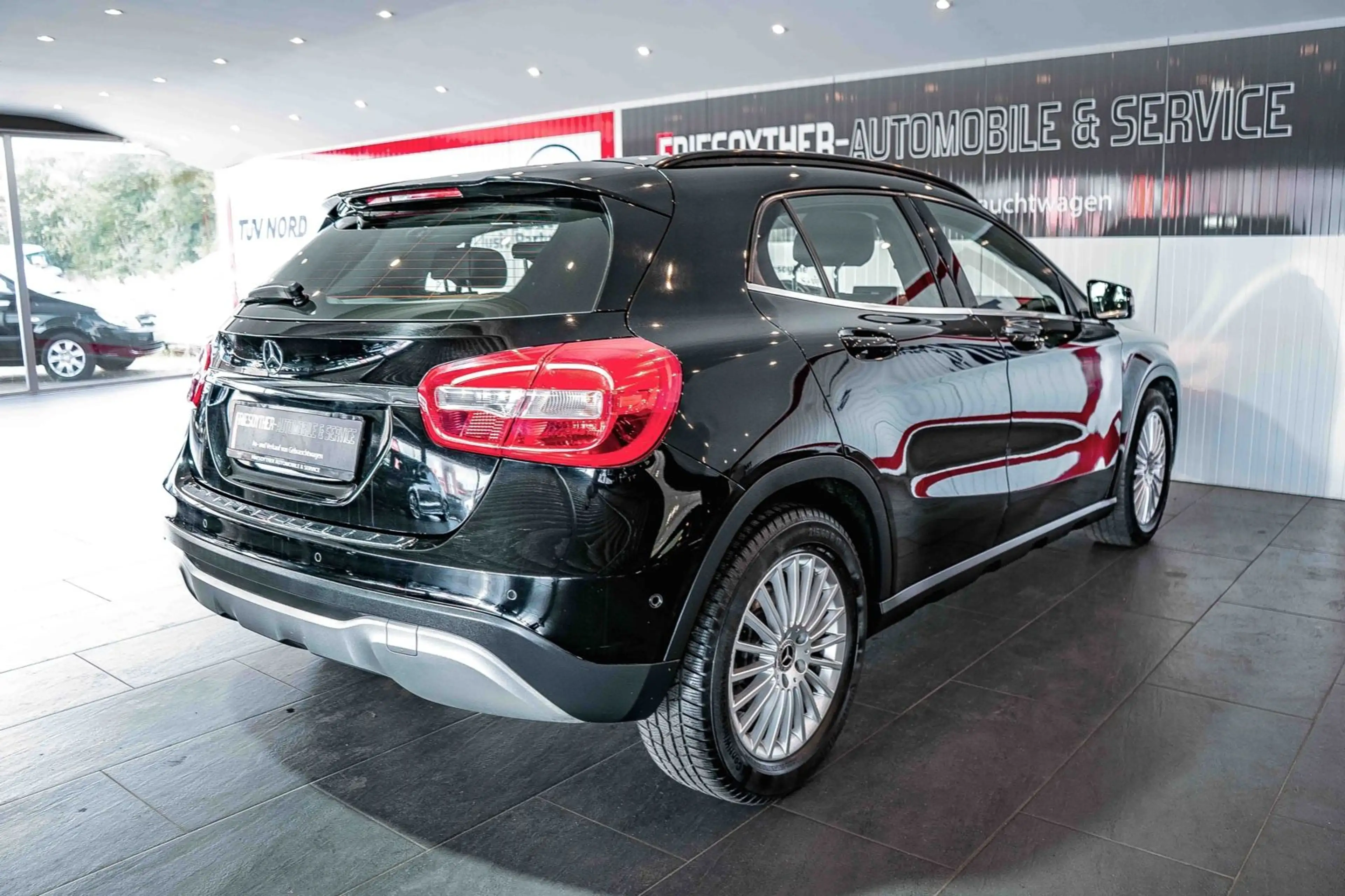 Mercedes-Benz GLA 180 Style Automatik Navi Tempomat Sitzhzg. — photo 10