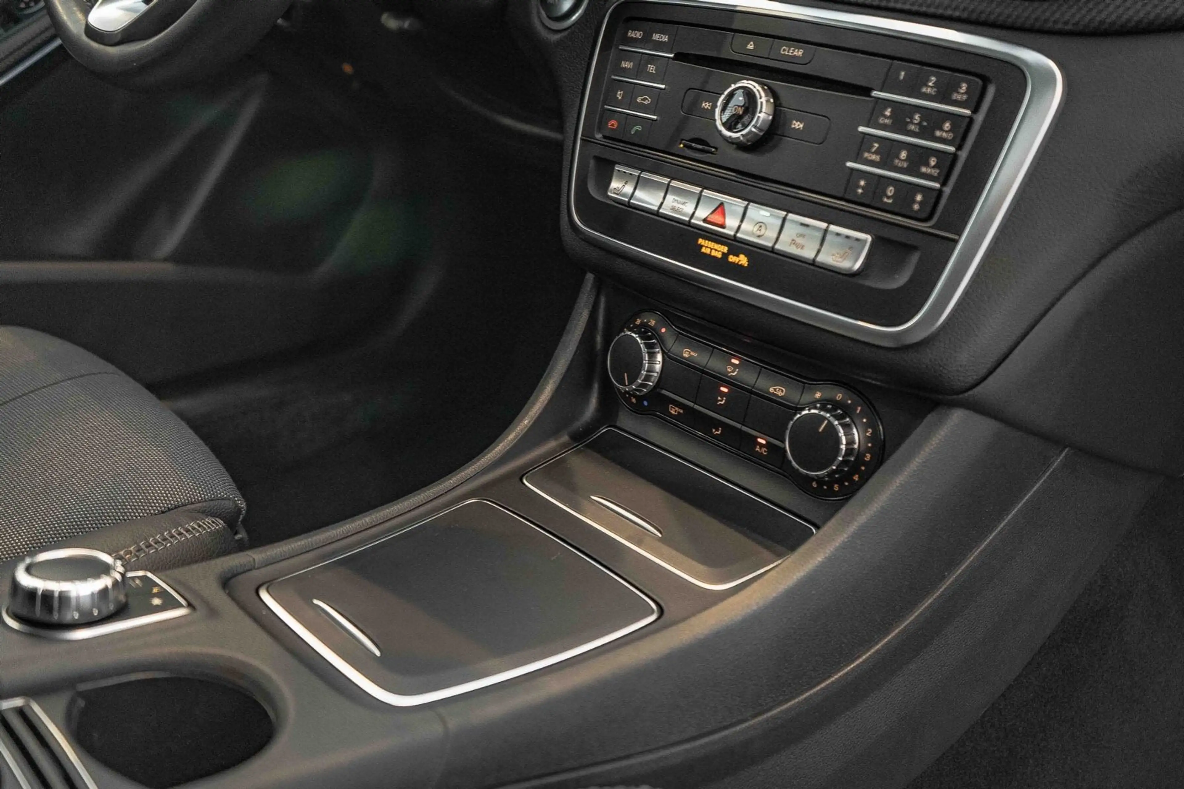 Mercedes-Benz GLA 180 Style Automatik Navi Tempomat Sitzhzg. — photo 15