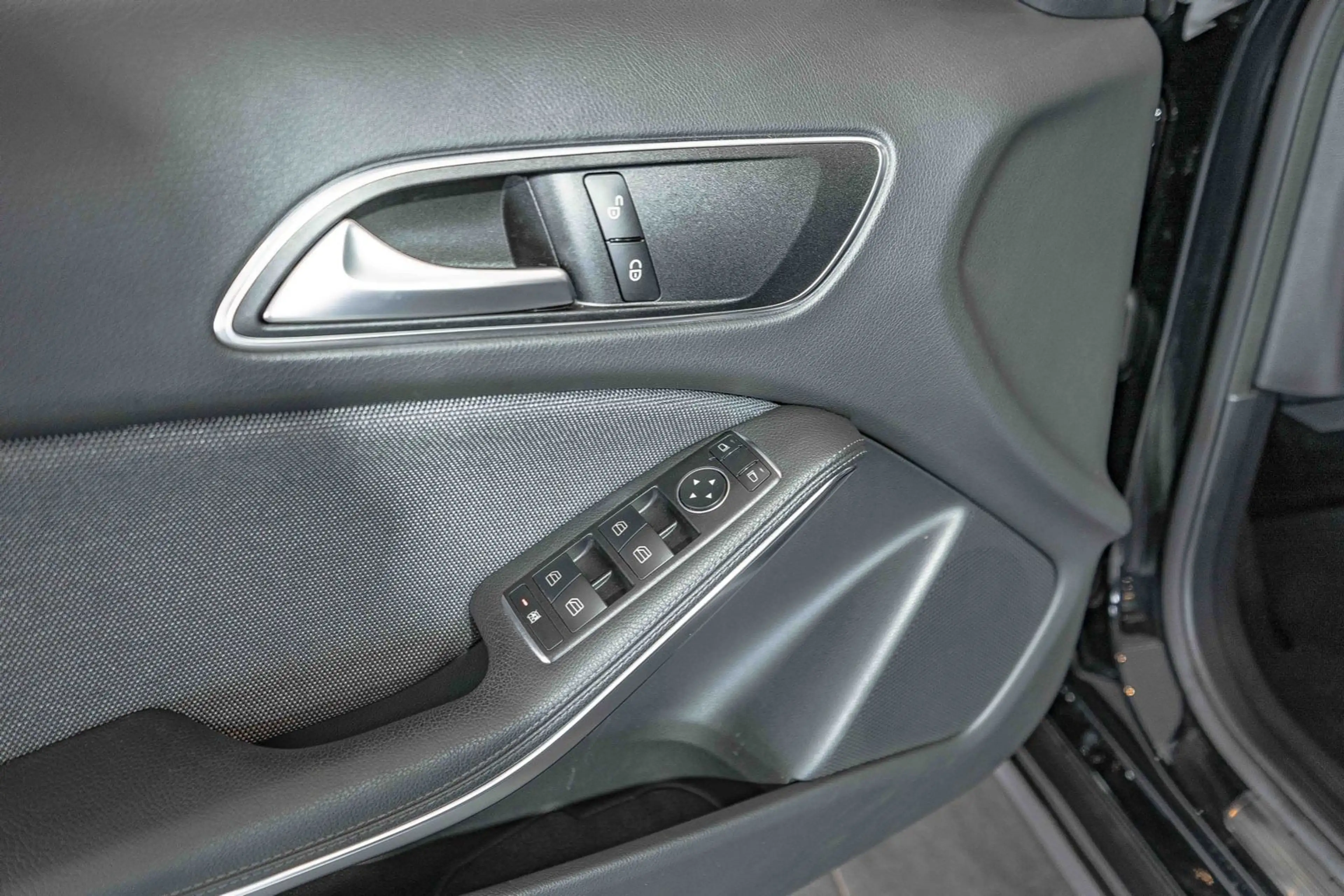 Mercedes-Benz GLA 180 Style Automatik Navi Tempomat Sitzhzg. — photo 12