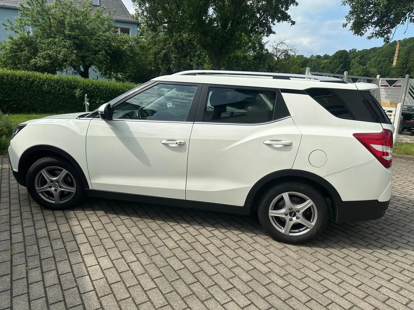 SsangYong XLV XLV e-XGi 160 2WD Start/Stop Quartz Білий - 2