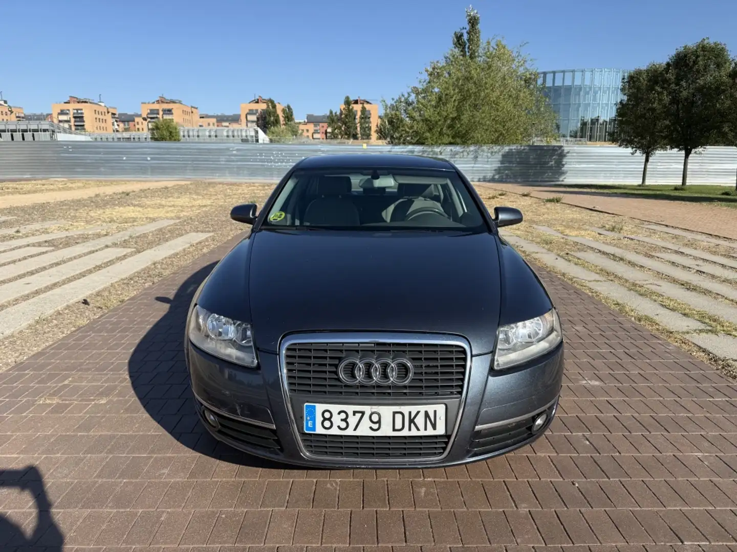 Audi A6 2.4 V6 Gris - 2