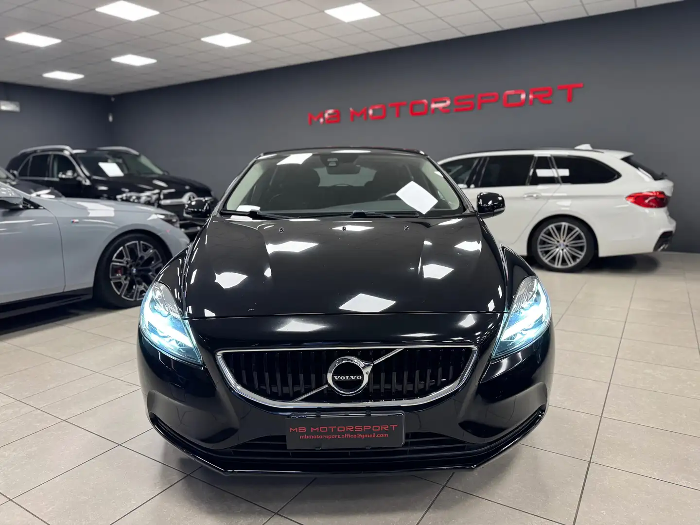 Volvo V40 V40 2.0 d2 R-design my19 Zwart - 2