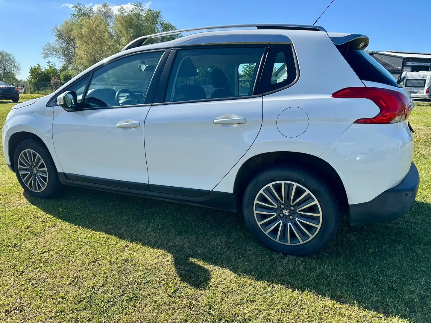Peugeot 2008 Active Weiß - 2