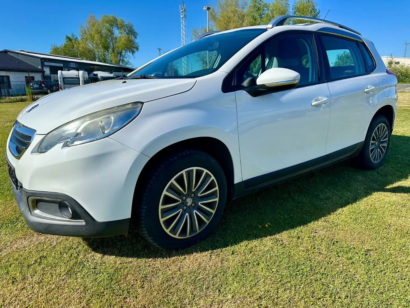 Peugeot 2008 Active Weiß - 1