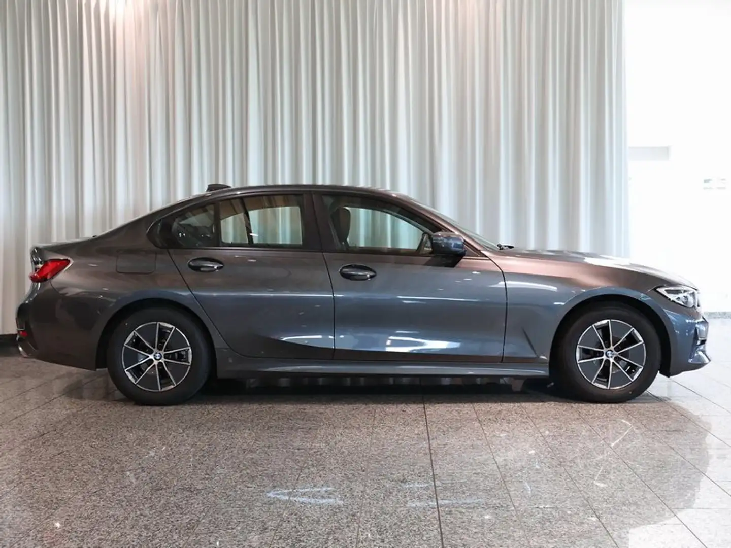 BMW 320 i Limousine Advantage HiFi DAB WLAN AHK Shz Grau - 2