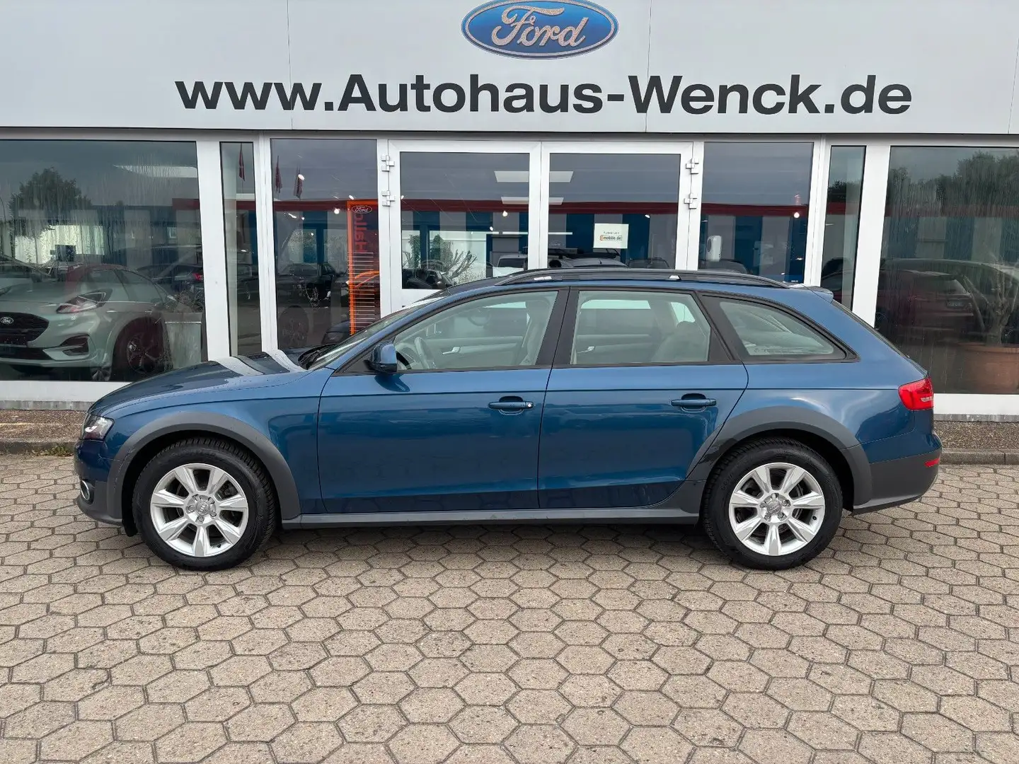 Audi A4 allroad - Blau - 1