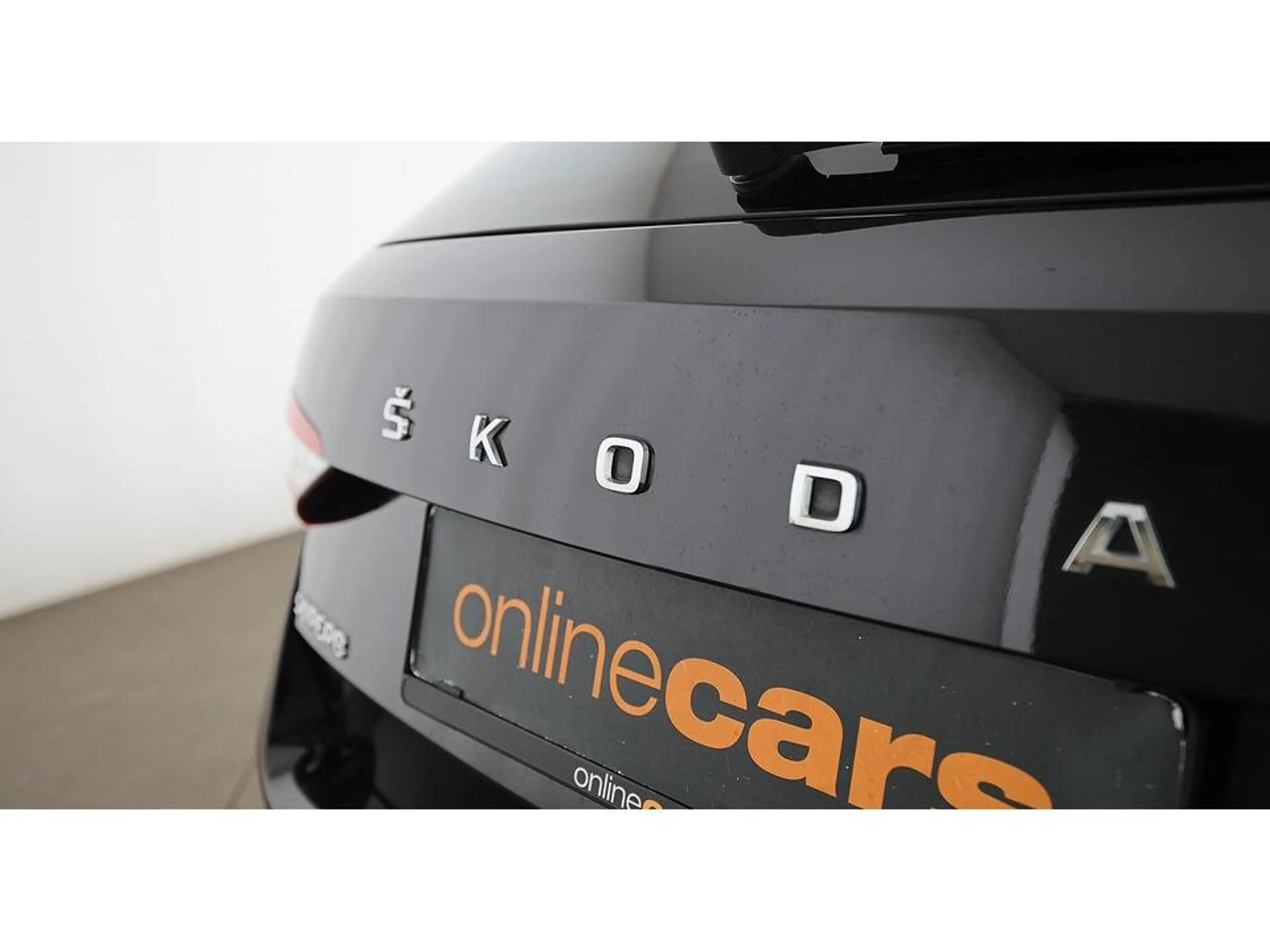 Skoda Superb Combi 2.0 TDI Ambition Aut LED AHK RADAR — photo 8