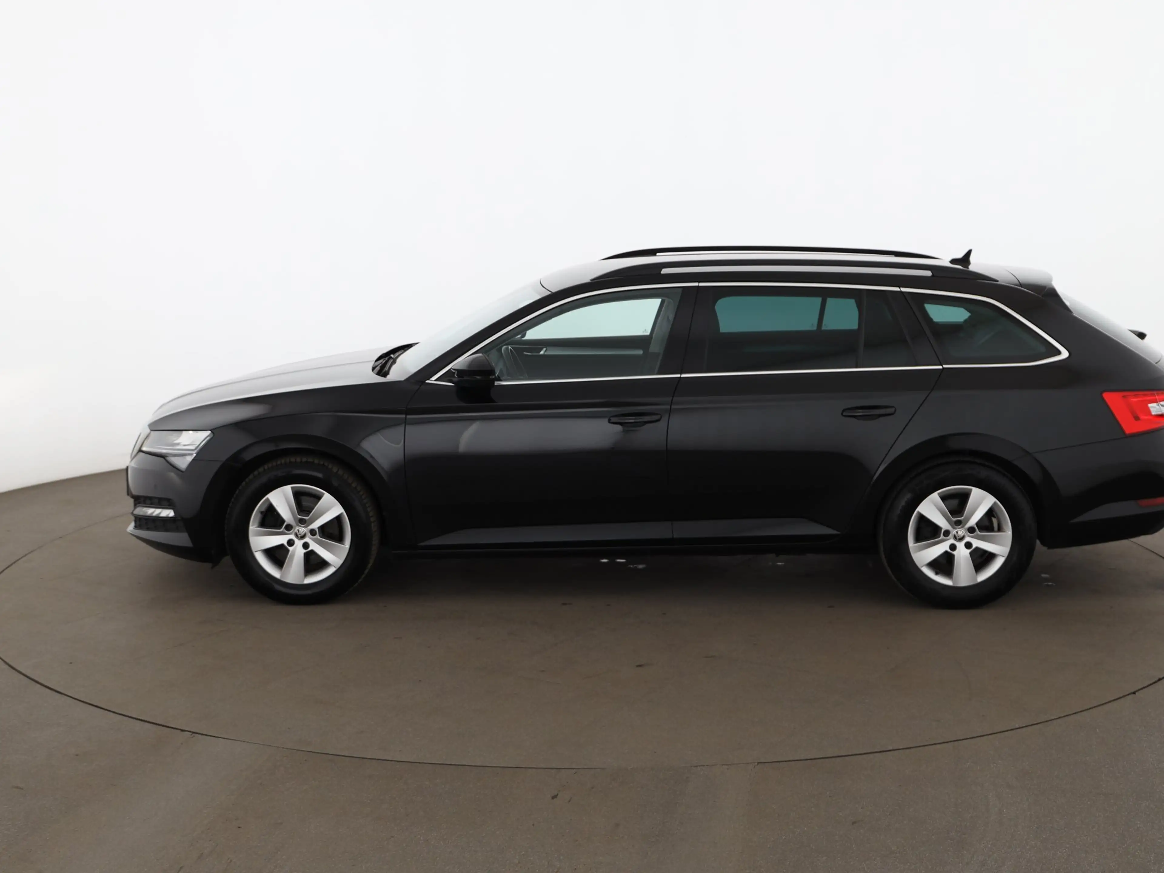 Skoda Superb Combi 2.0 TDI Ambition Aut LED AHK RADAR — photo 6