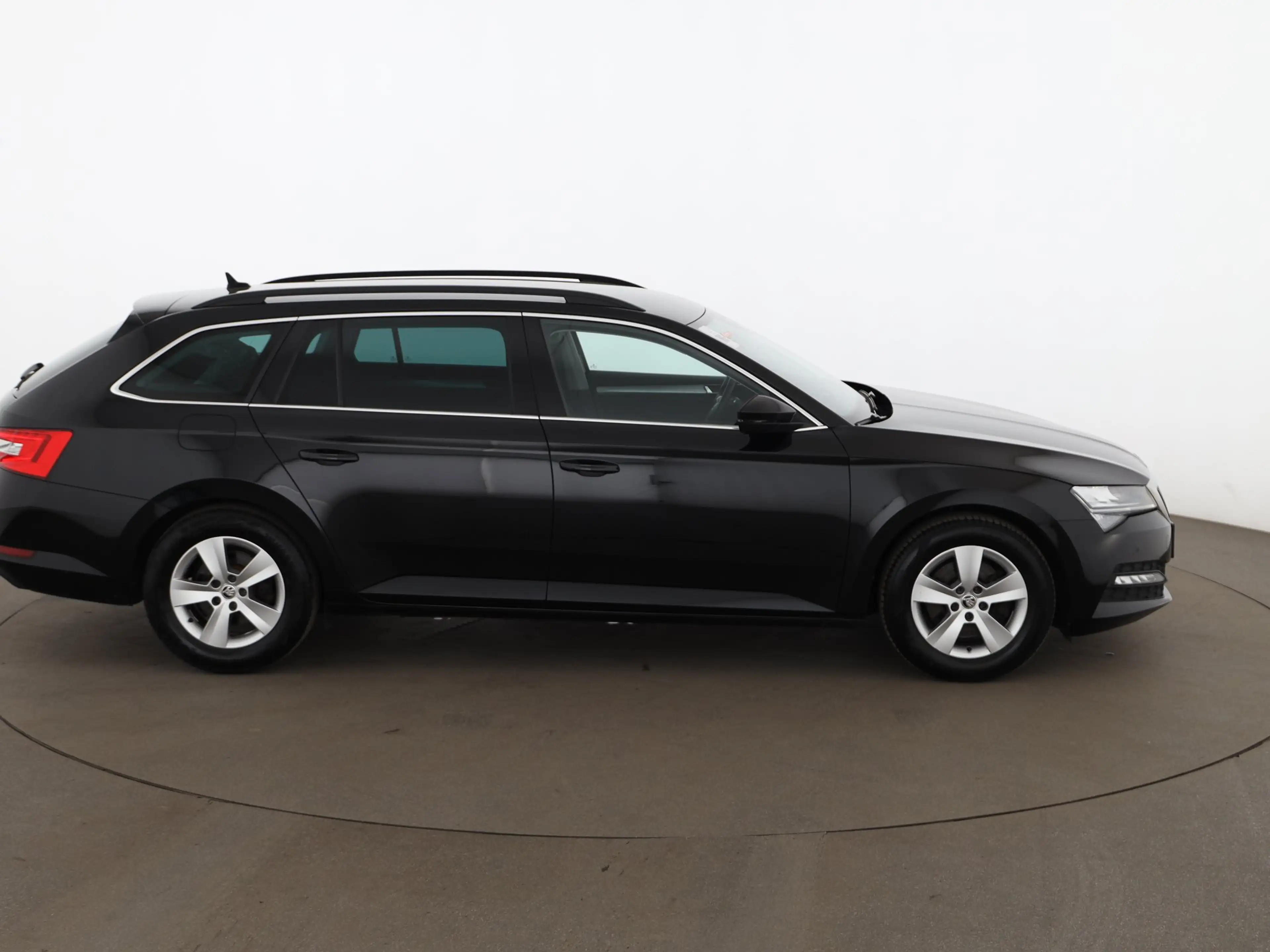 Skoda Superb Combi 2.0 TDI Ambition Aut LED AHK RADAR — photo 4