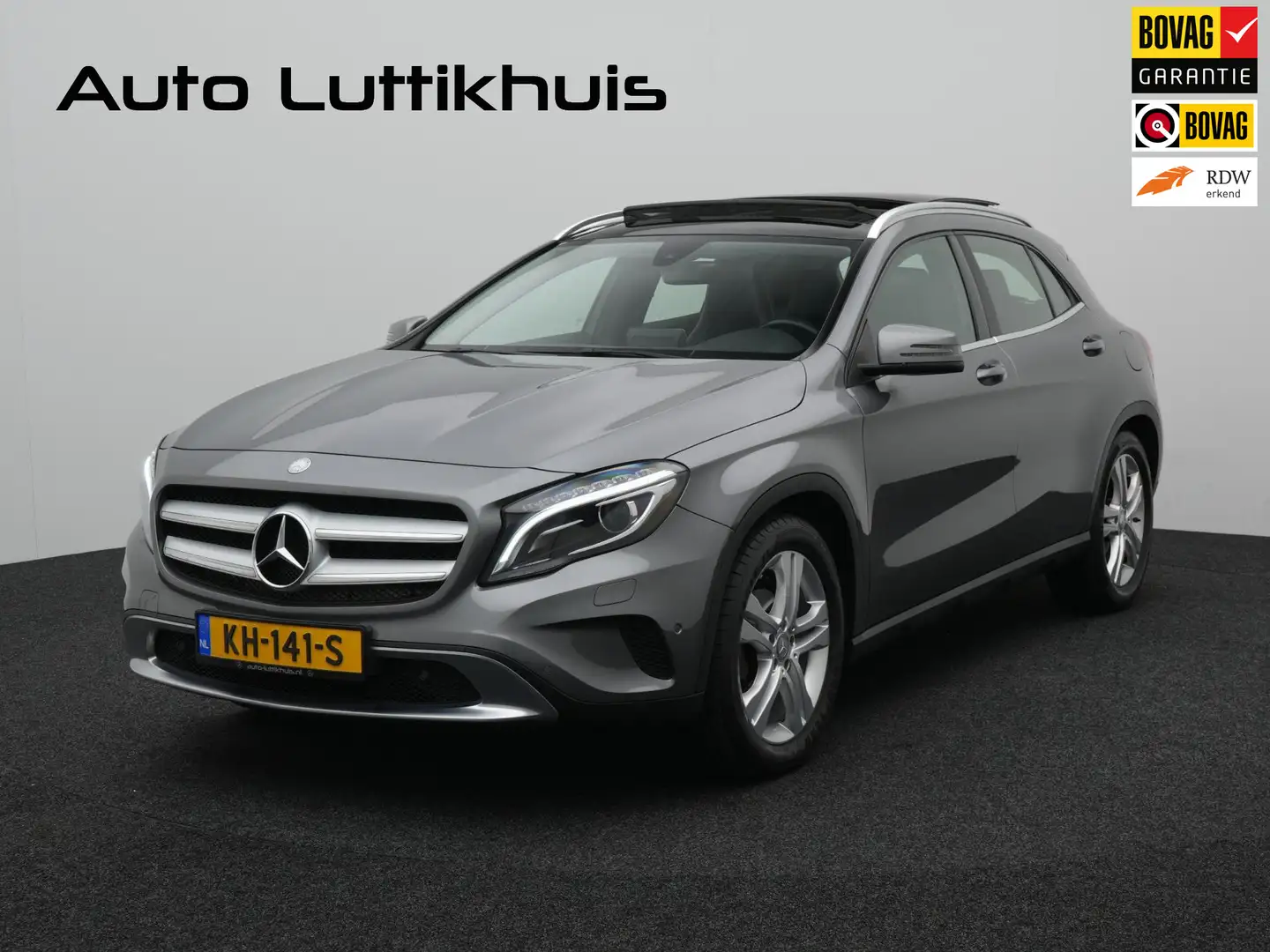 Mercedes-Benz GLA 180 Prestige Pano Gris - 1