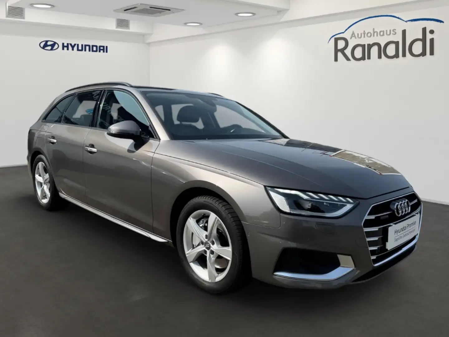 Audi A4 Avant 45 TFSI quattro advanced 2.0++Standheizung++ Grau - 2