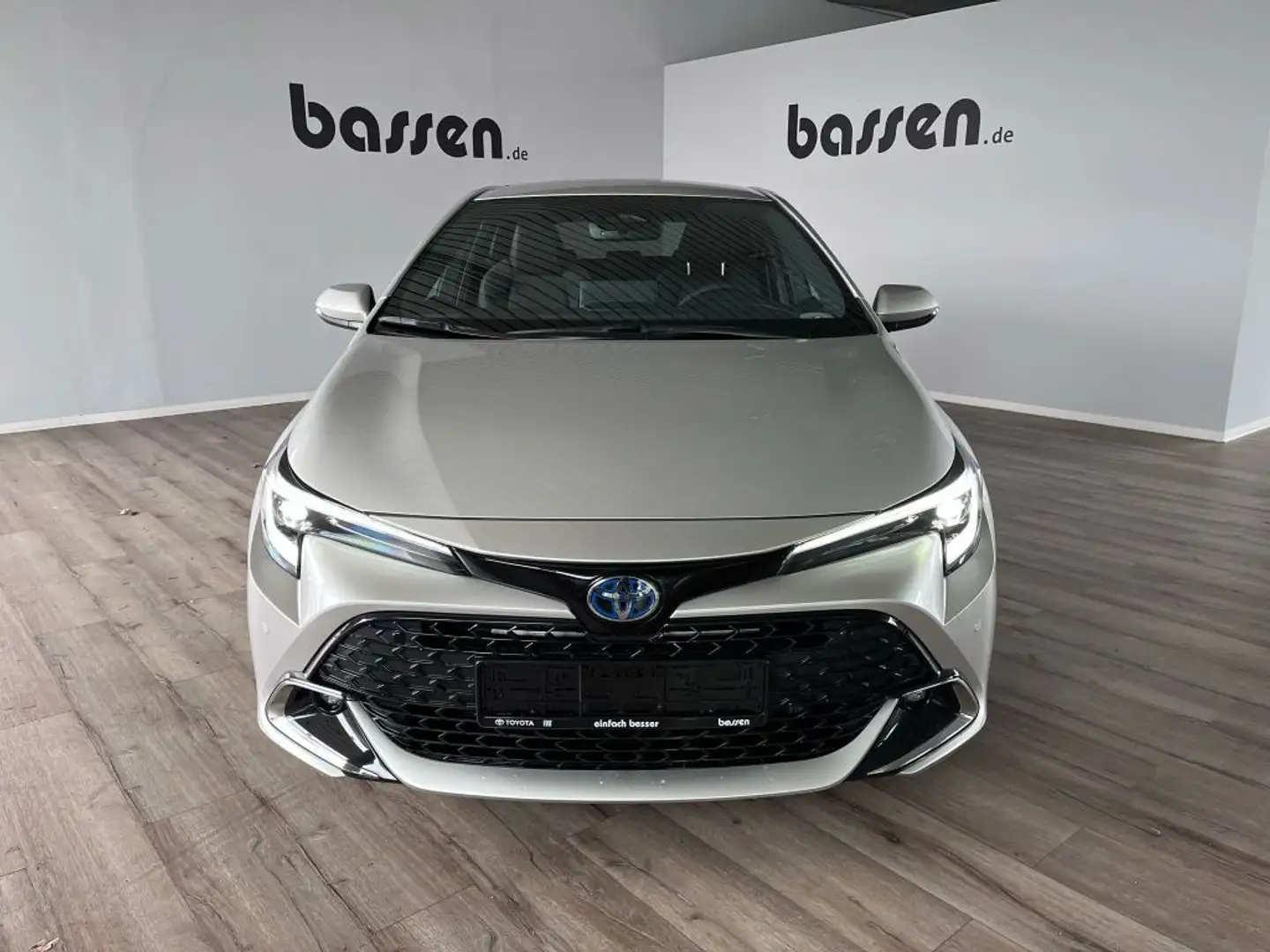 Toyota Corolla 1.8 Hybrid Team Deutschland Silver - 1