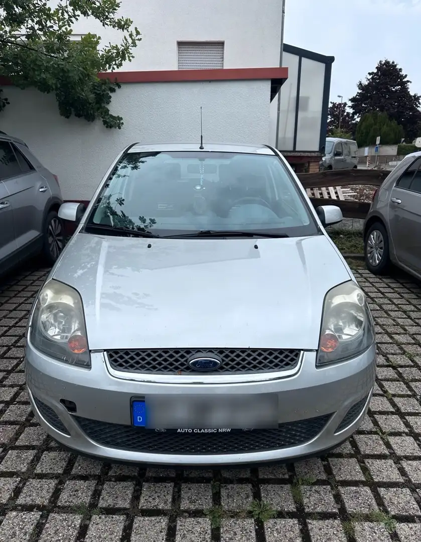 Ford Fiesta Fiesta 1.3 Fun X Silber - 2