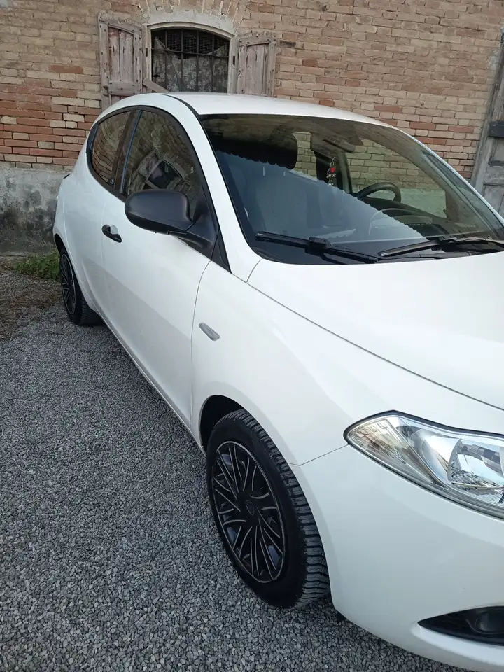 Lancia Ypsilon
