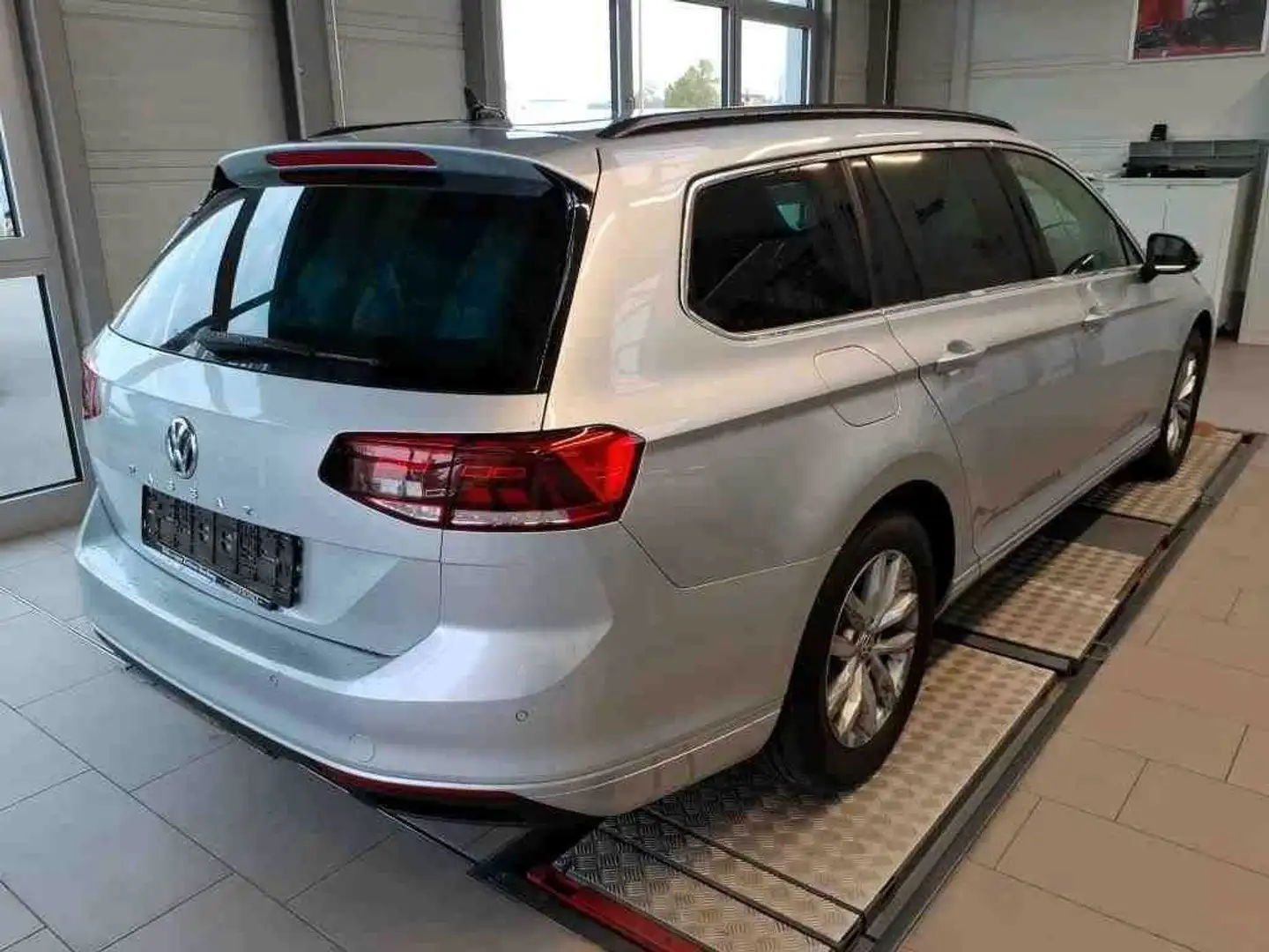 Volkswagen Passat Variant Business2.0TDI DSG LED Navi SHZ Argent - 2