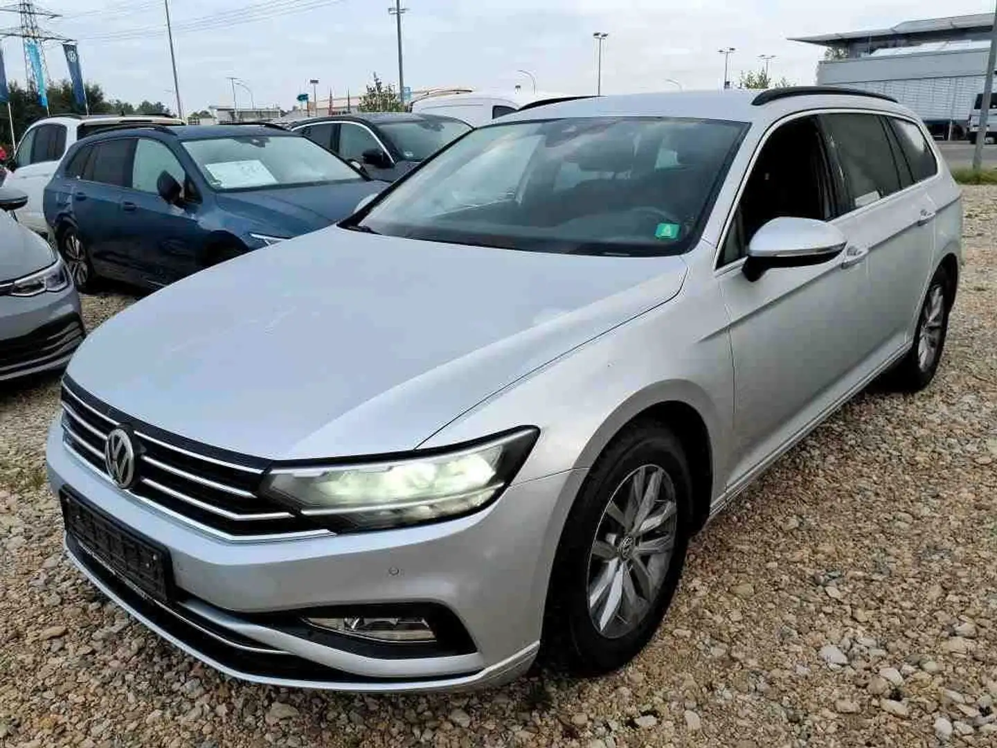 Volkswagen Passat Variant Business2.0TDI DSG LED Navi SHZ Argent - 1