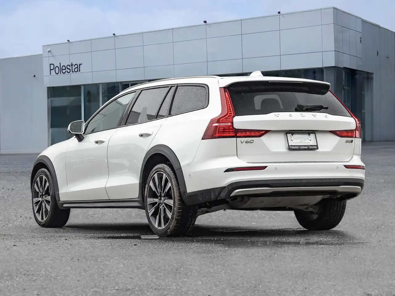 Volvo V60 Cross Country снимка Volvo V60 Cross Country